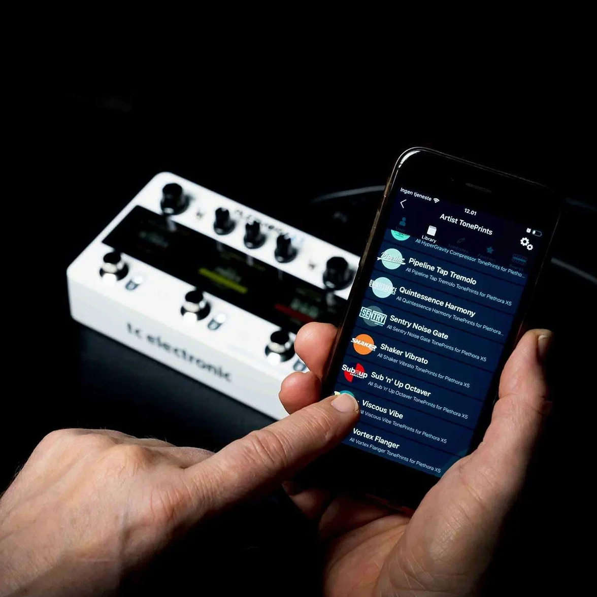TC Electronic PLETHORA X3 Pedal de guitarra | Pedalboard TonePrint con hasta 127 tableros | 3 espacios para pedales | 75 espacios TonePrint por efecto | 3 interruptores de pie MASH | Looper de cinta
