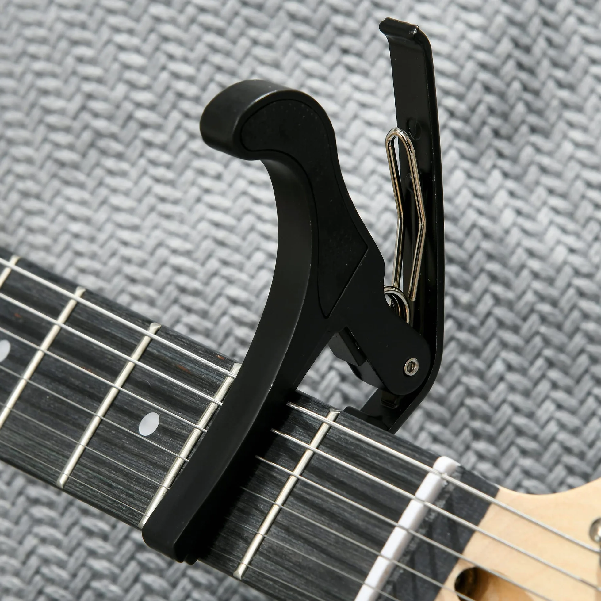 SPORTNOW Kit Guitarra Eléctrica de Iniciación, Guitarra Eléctrica con Amplificador de 15W, Afinador Digital, Cuerdas, Correa, 3 Púas y Funda de Transporte, para Adultos, Adolescentes, Negro