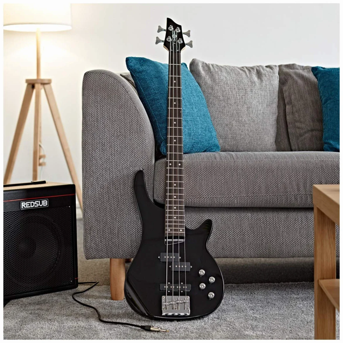 Bajo Eléctrico Con Amplificador De 15 W Chicago de Gear4music 4 Cuerdas Negro