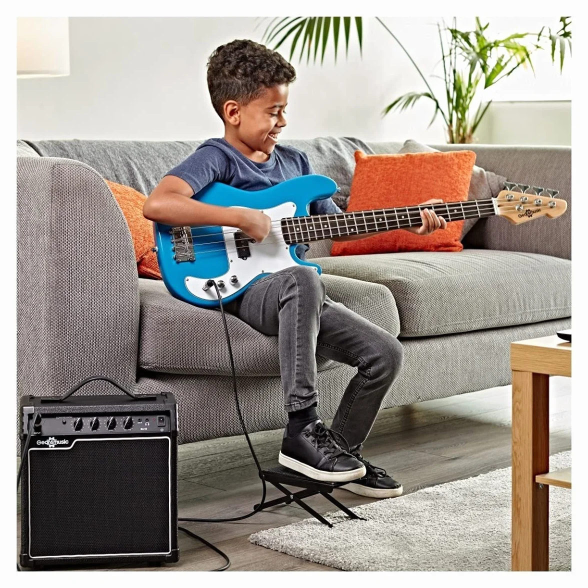 Guitarra baja 3/4 LA de Gear4music Blue con accesorios