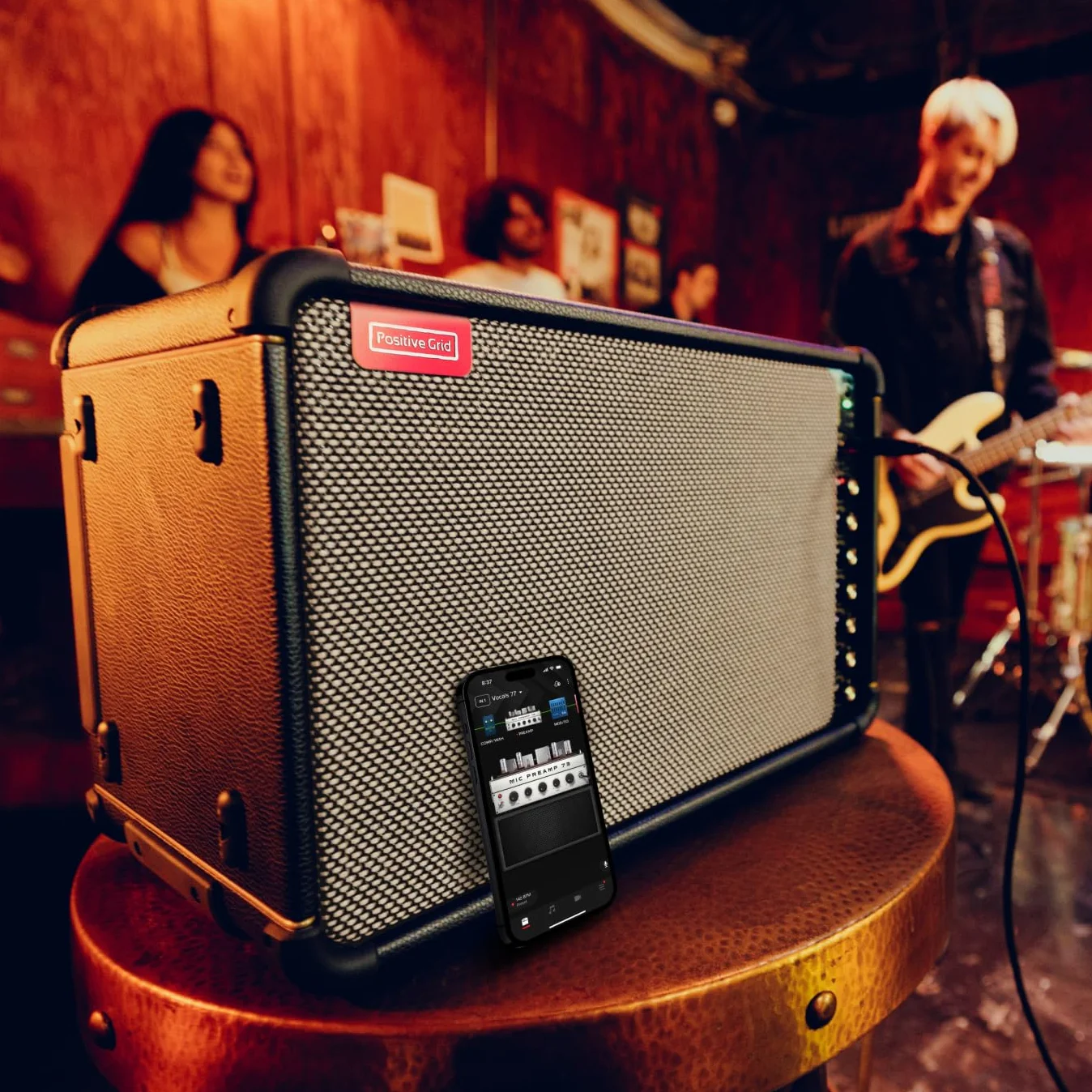 Positive Grid Spark LIVE, amplificador inteligente para guitarra, sistema de sonido PA de varios canales y altavoz Bluetooth todo en uno para guitarra, bajo, voz, teclados y más.