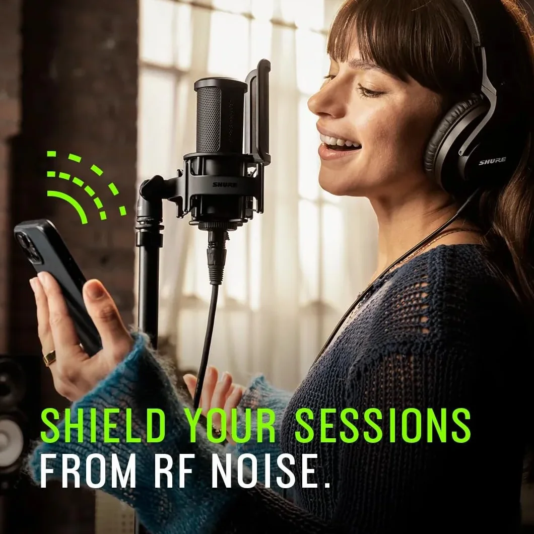 Shure SM4 Kit de Micrófono de Estudio, Micrófono de Condensador para Estudio en Casa con Conexión XLR Optimizado para Voces Suaves e Instrumentos Ruidosos con Audio Listo para Mezclar (SM4-K-KIT)