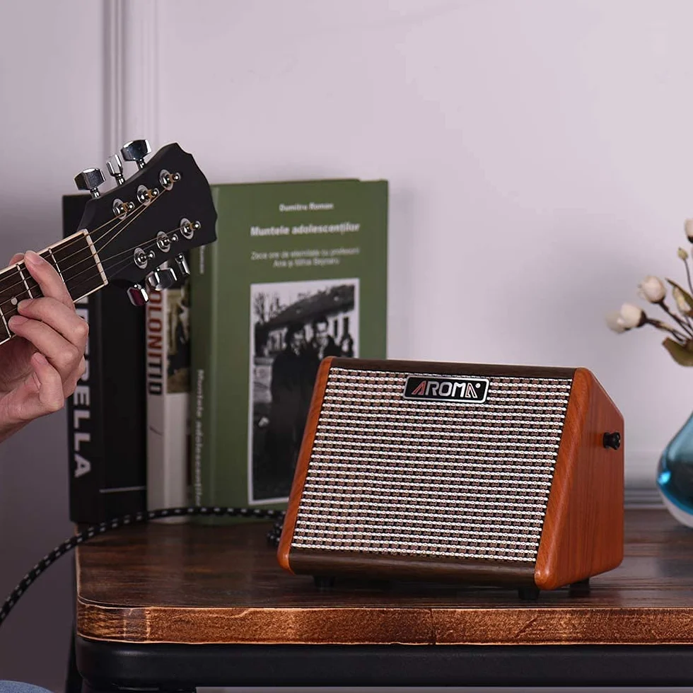 Amplificador Portatil para Guitarra Acústica Aroma AG-15A de 15W con batería Recargable por USB con Bluetooth e Interface para Micrófono. Recinto de Madera - Rockmusic España
