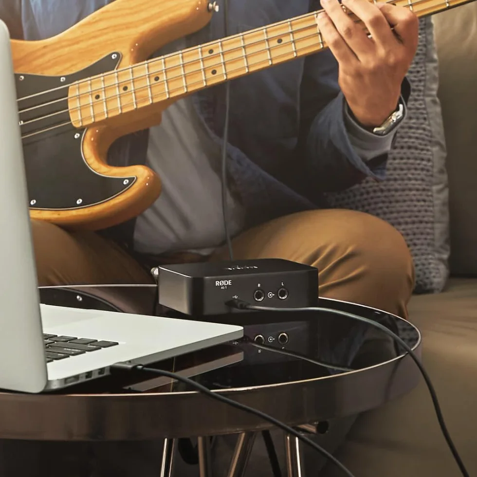 RØDE AI-1 Interfaz de Audio de Un Canal, Para Podcasting, Streaming en Directo y Grabación Musical, Preamplificador de Estudio, Amplificador de Auriculares