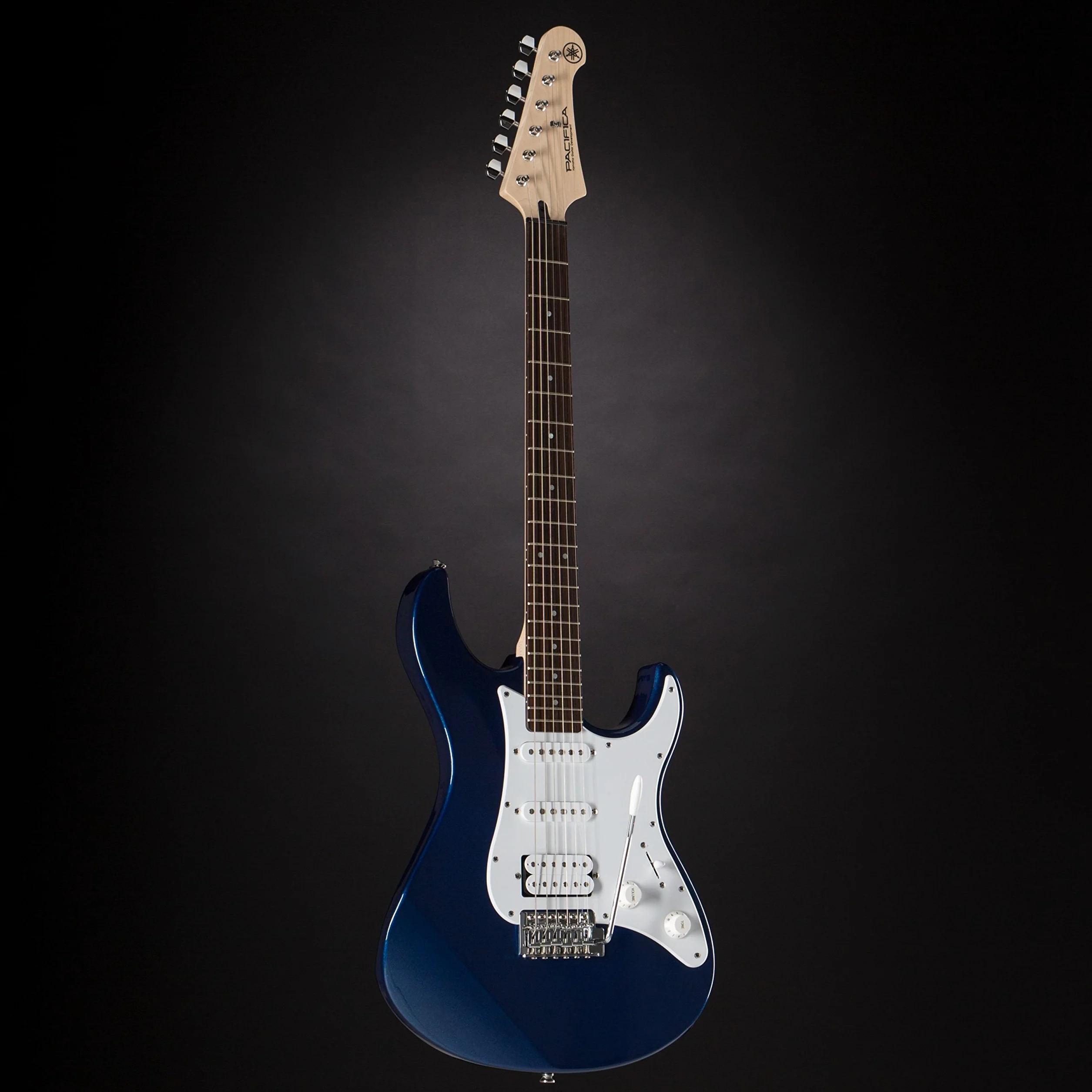 Yamaha Pacifica 012 Guitarra Eléctrica Guitarra 4/4 de madera, 64.77 cm, escala 25.5 pulgadas, 6 cuerdas, selector pastillas de 5 posiciones, Color Azúl Metálico