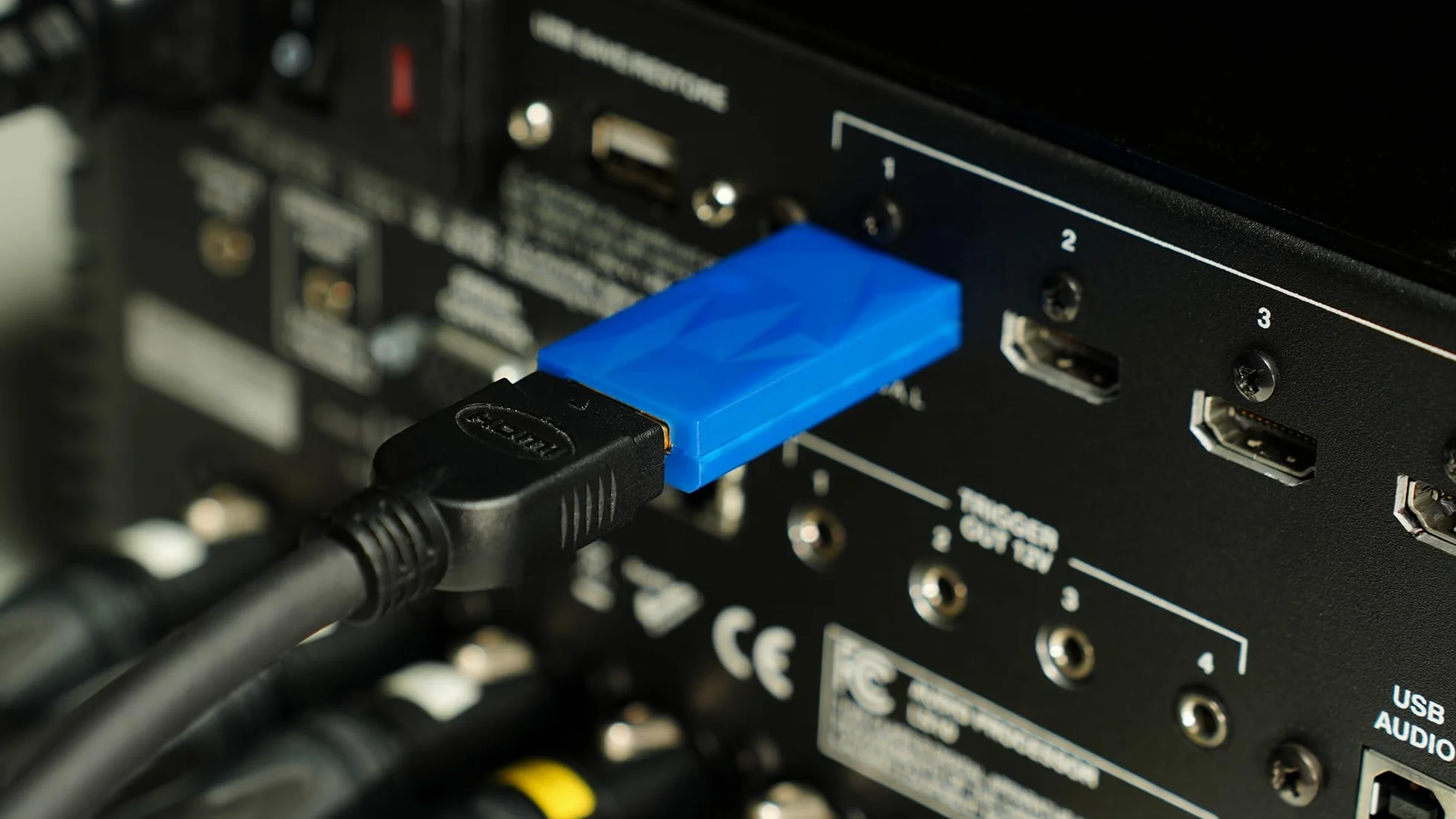 iFi HDMI iSilencer - Filtro de ruido HDMI con protección contra sobretensiones - Cancelación activa de ruido - Eliminación de fluctuaciones - Soporta Ultra HD HDR 8K/60Hz y 4K/120Hz