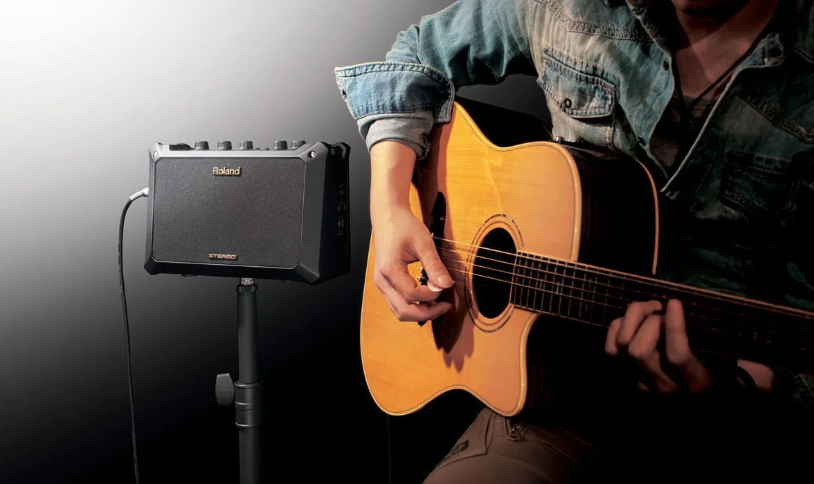 Roland - Amplificador para batería y Guitarra