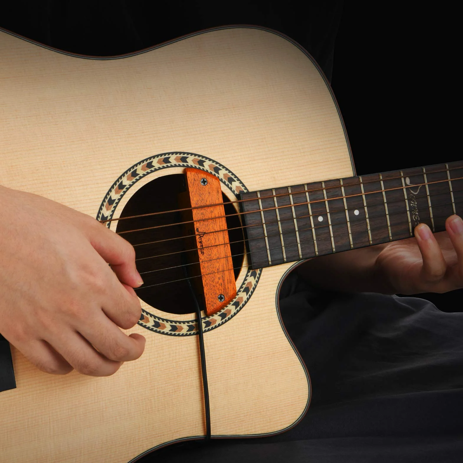 Pastilla para Guitarra acústica Donner, Pastilla pasiva de Caoba para Boca de Guitarra con humbucker y Control de Volumen y Tono, Compatible con diámetros de Boca de 3,8” a 3,94”