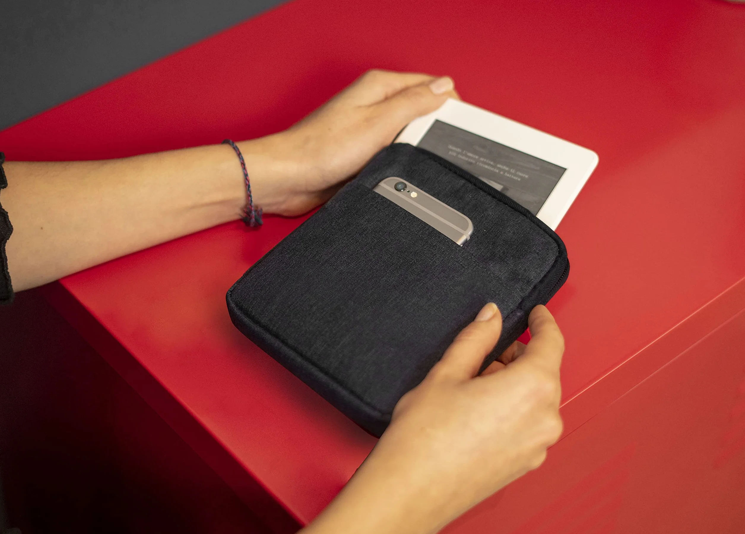 MyGadget Bolsa de Nylon para Tablet 7 Pulgadas - Estuche Acolchado 14,5 x 17 cm - Sleeve Negro para Kindle Oasis 9a & 10a Generación