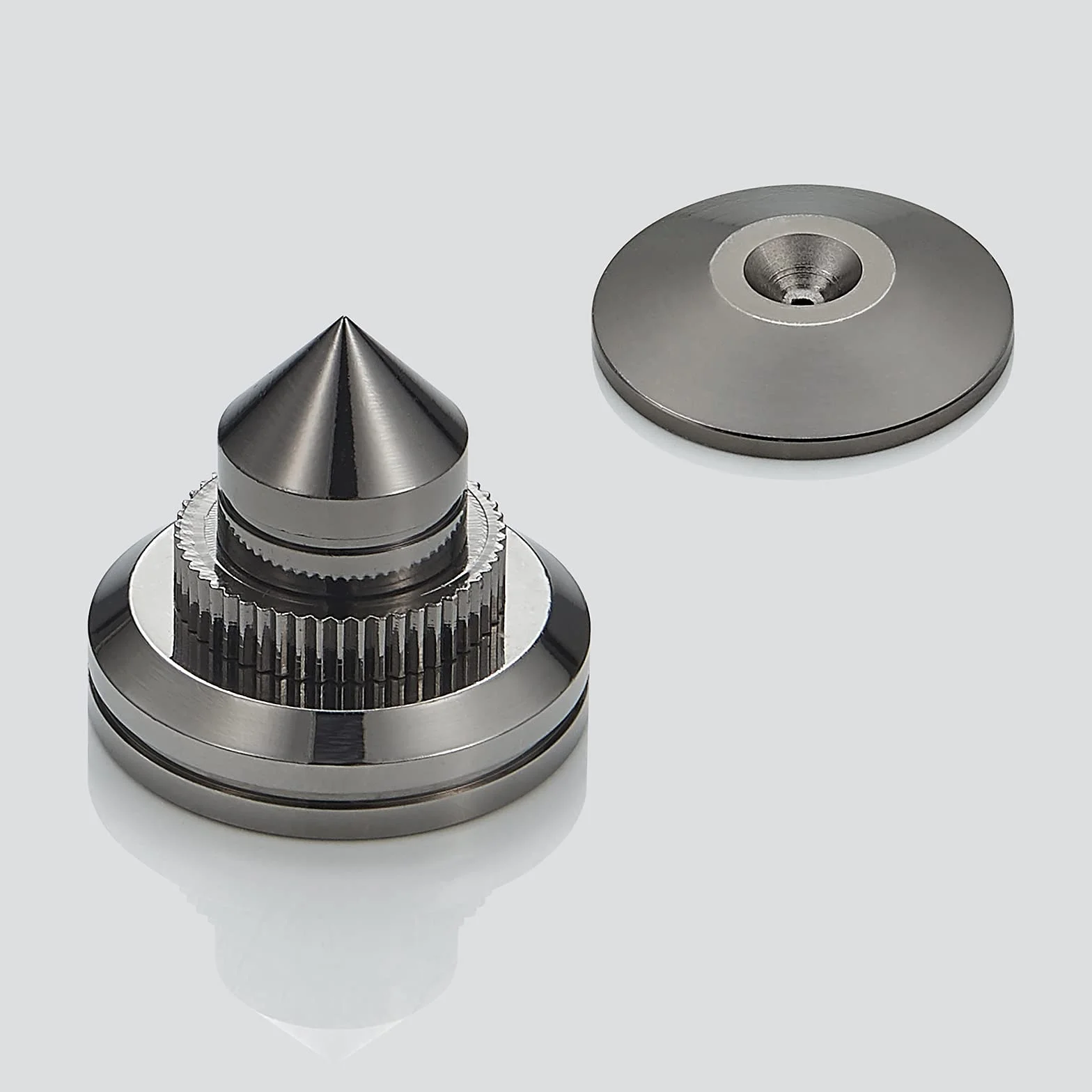 Puntas de desacoplo para Altavoces, Soportes de Altavoz para CD Audio Subwoofer, 8 Piezas Spikes de desacople HiFi con 16x Almohadillas Adhesivas, Ajustables en Altura, Negro