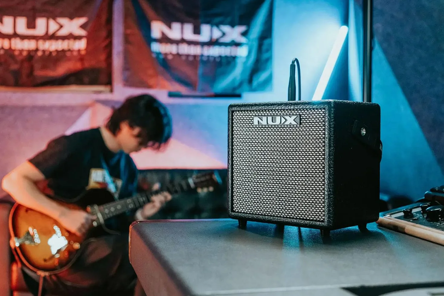 Nux Mighty 8BT MK2 amplificador portátil de modelado de guitarra con Bluetooth + cable jack keepdrum