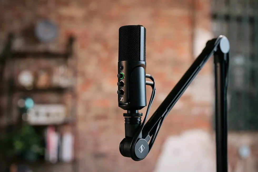Sennheiser Profile Streaming Set con micrófono USB, Boom Arm y Bolsa - Diseño Plug & Play, Perfecto para grabar podcasts y streaming, Cápsula de condensador cardioide, Cable USB-C 3m - Negro (700100)