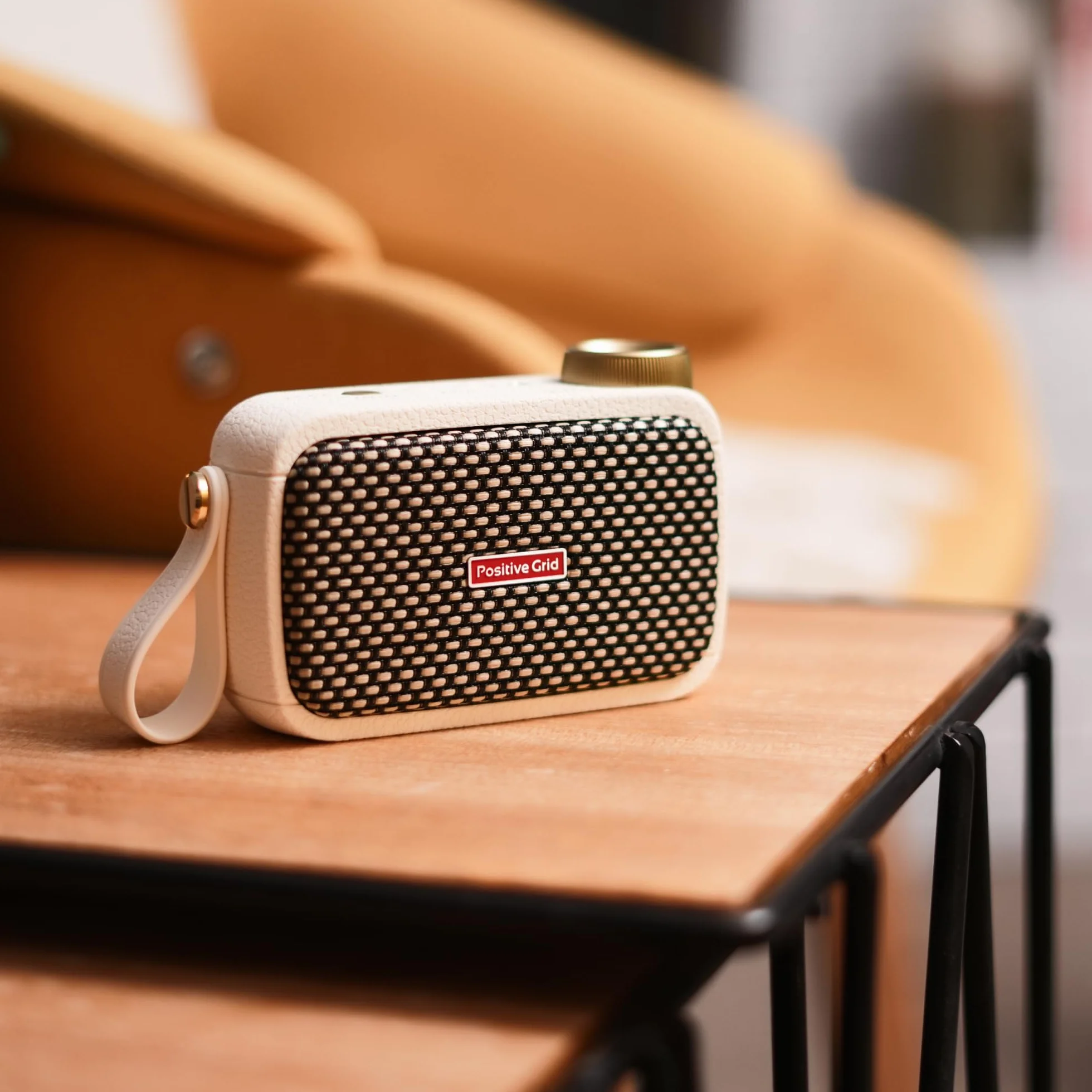 Positive Grid Spark GO Pearl 5 W Amplificatore Smart Ultra portatile per Chitarra, amplificatore per cuffie e altoparlante Bluetooth con App Smart per Chitarra elettrica, acustica o Basso - Perlado
