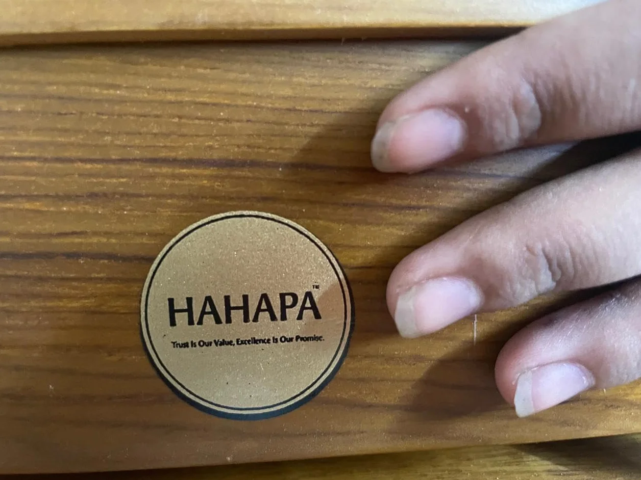 Caja Shruti, 38 x 25 x 8 cm, madera de teca y contrachapado, 440 Hz y 432 Hz Sur Pete con pádel