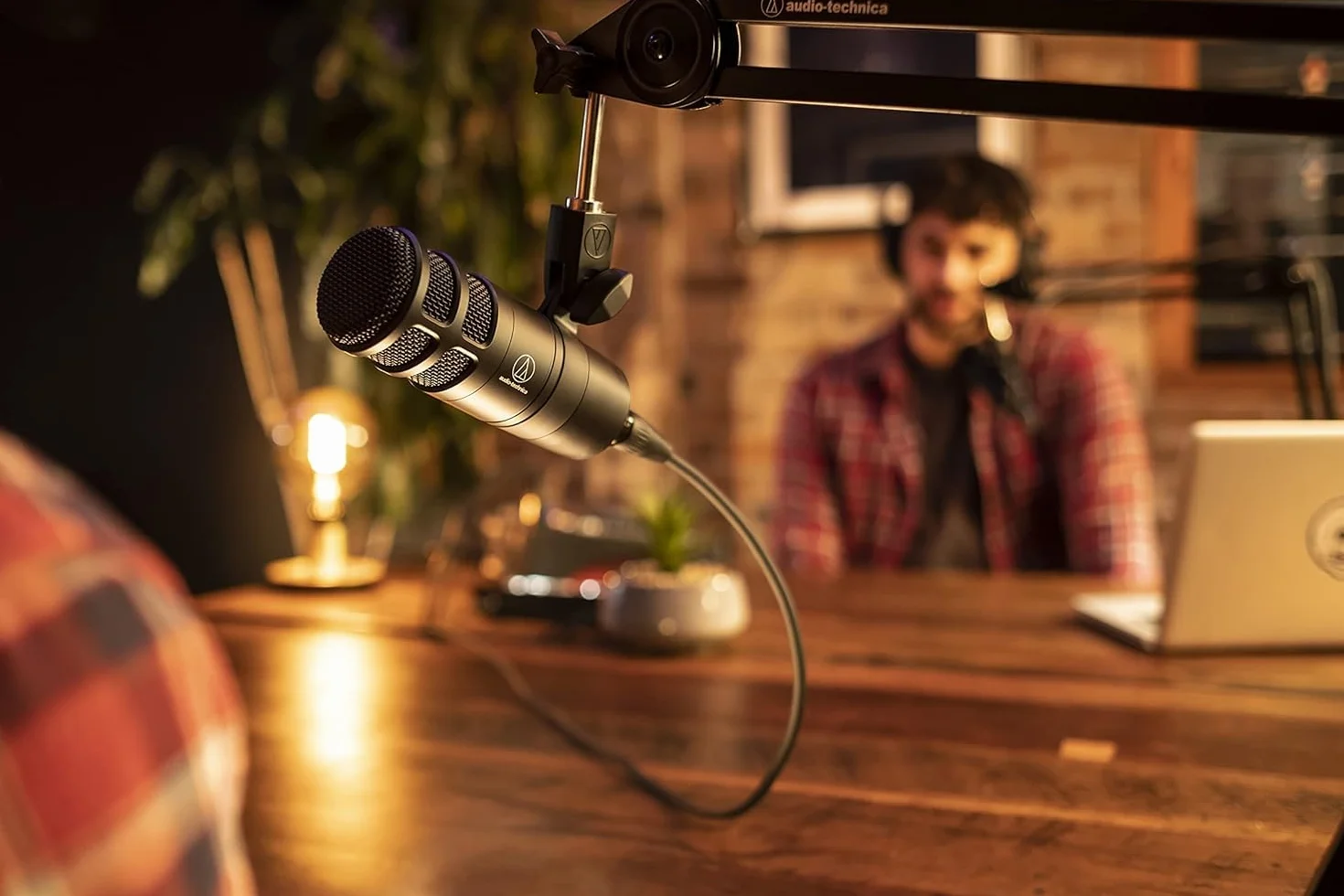 Audio-Technica 2040 Micrófono Dinámico Hipercardioide Para Podcast Negro