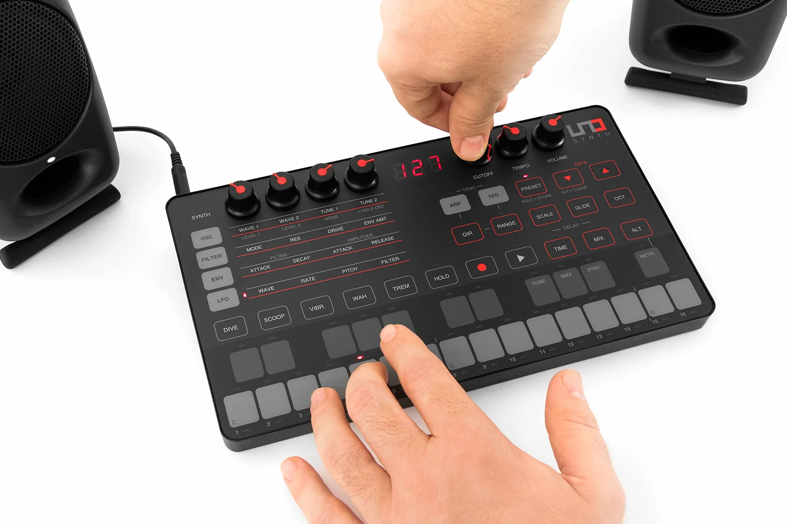 Ik Multimedia UNO Synth - Sintetizador analógico (USB, pantalla LED, VCO), color negro