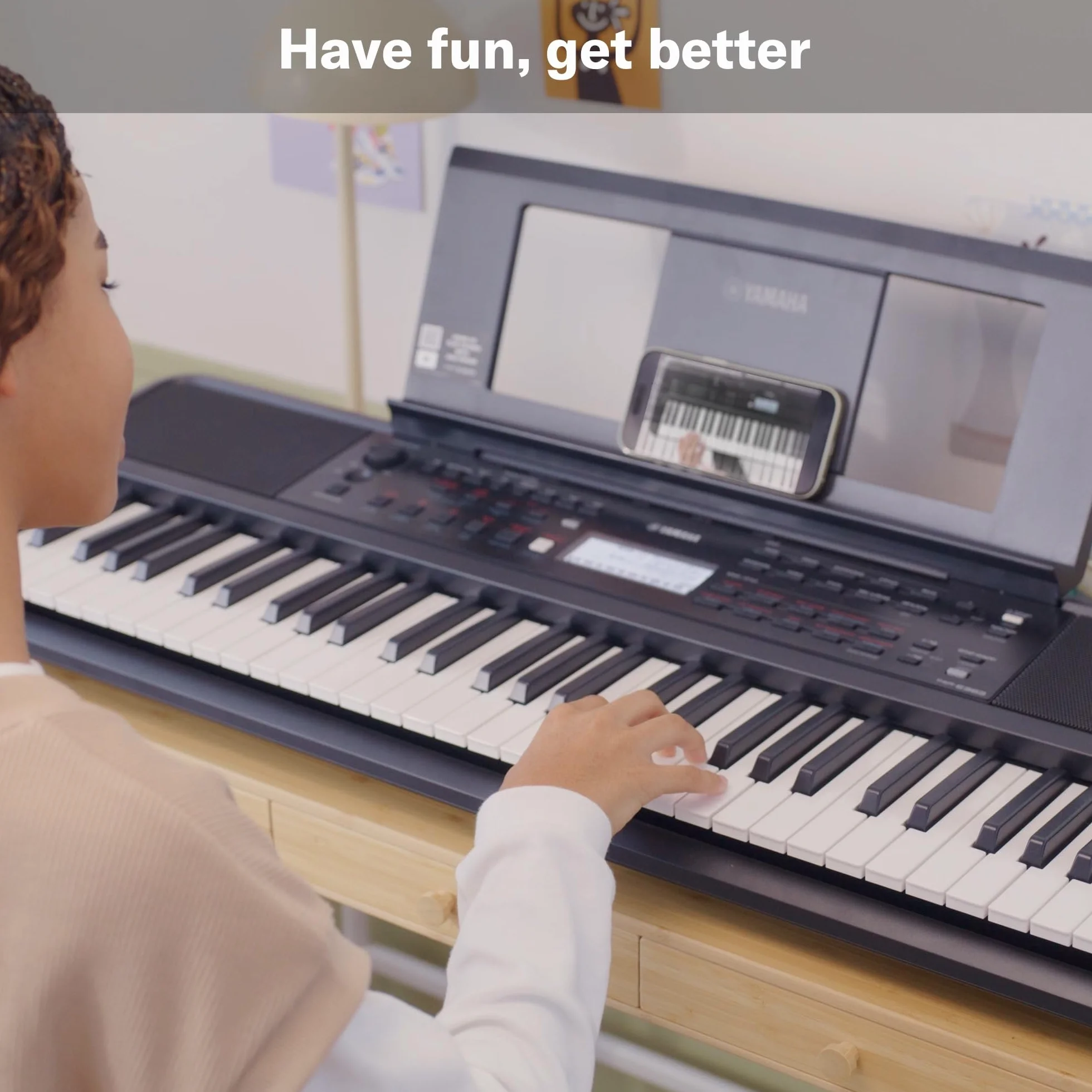 YAMAHA PSR-E383 Teclado portátil para principiantes, 650 voces de instrumentos auténticos y teclas sensibles a la pulsación con polifonía de 48 notas, incluye 2 clases online con un profesor