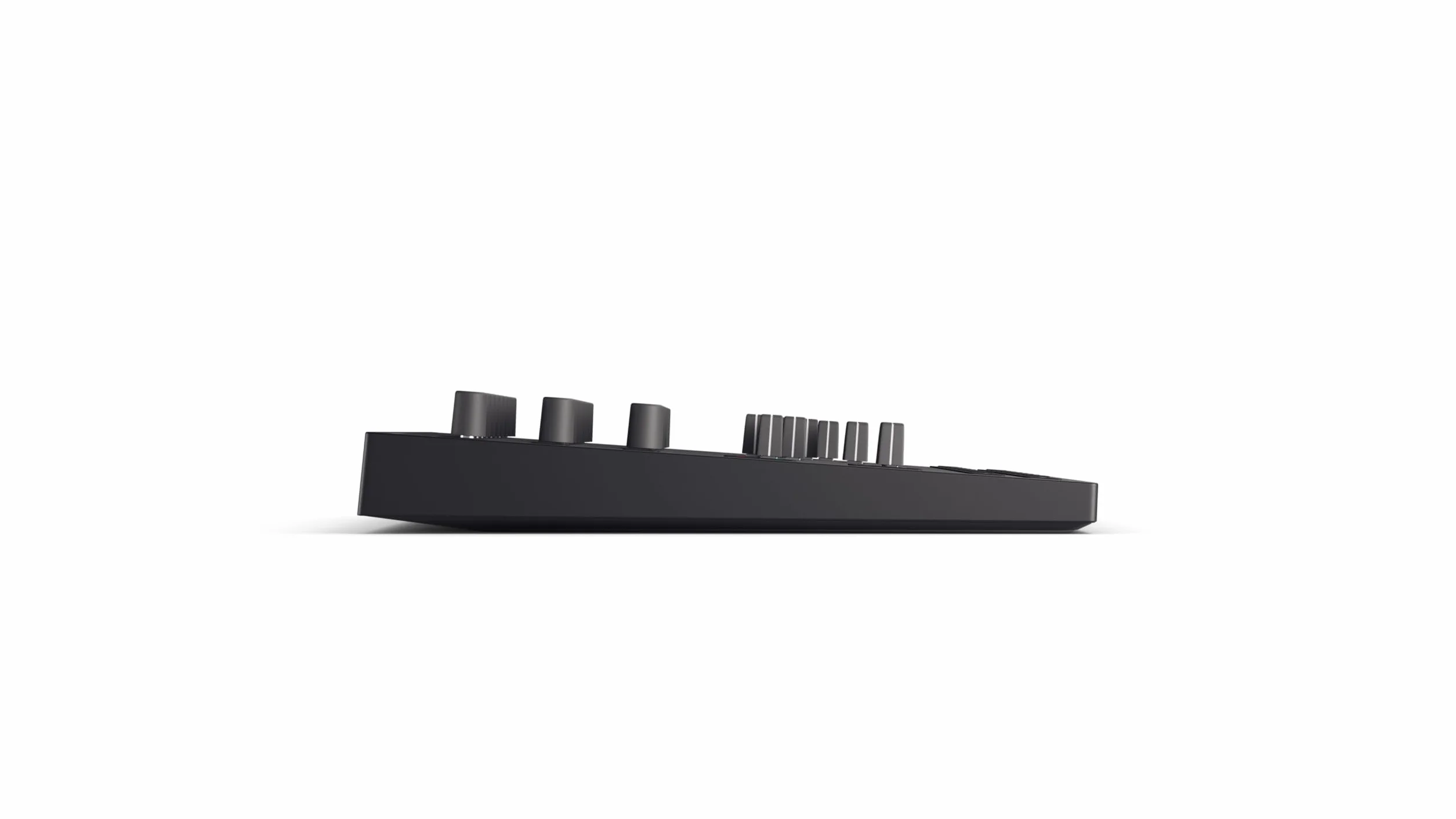 Novation Launch Control XL 3: alimentación USB, superficie MIDI y Mixer para DAW e integración de hardware con 8 faders, 24 codificadores continuos, E/S MIDI 5 pines y paquete de software musical