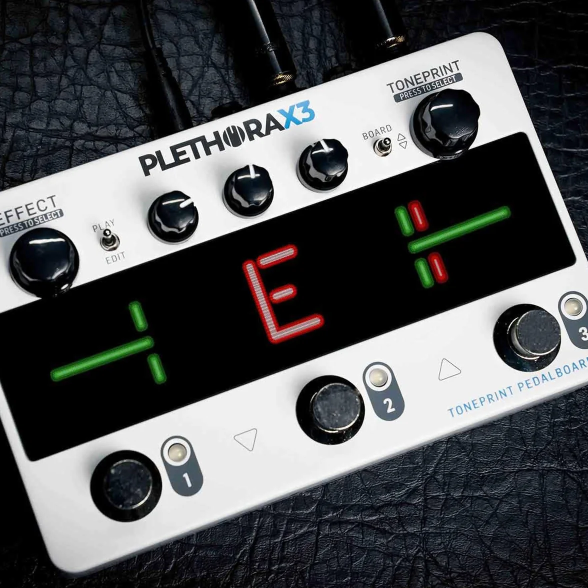 TC Electronic PLETHORA X3 Pedal de guitarra | Pedalboard TonePrint con hasta 127 tableros | 3 espacios para pedales | 75 espacios TonePrint por efecto | 3 interruptores de pie MASH | Looper de cinta