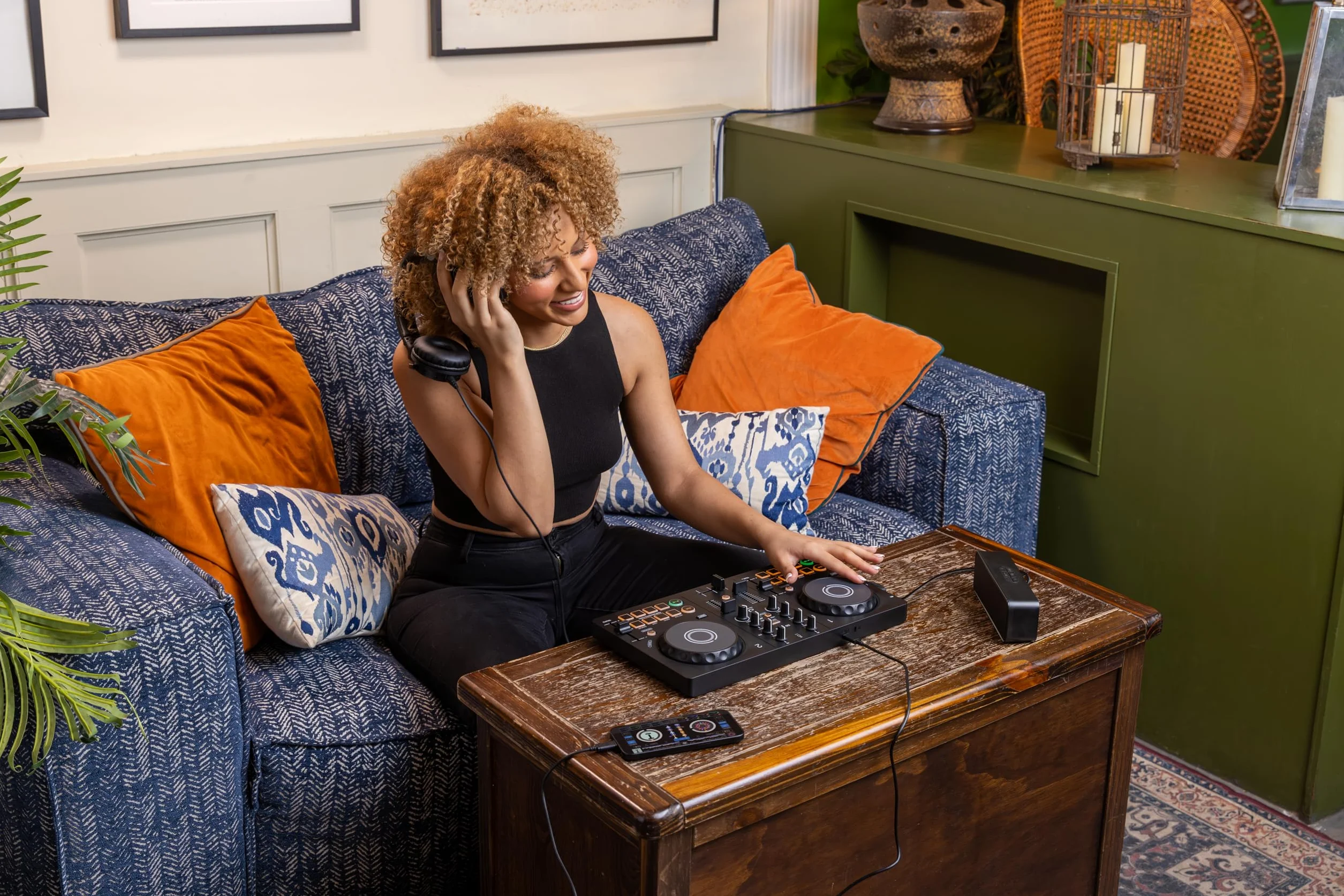 AlphaTheta Pioneer DJ DDJ-FLX2. Controlador portatil, de 2 Canales, alimentación por USB y con Diseño Profesional – Compatible con Servicios de Streaming Musical – Ideal para Nuevos DJs