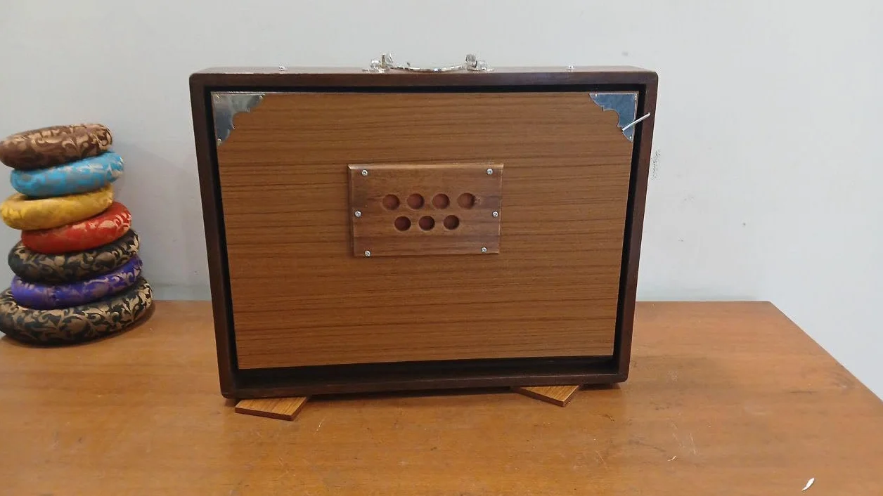 Caja retráctil grande de 26 llaves, (16 x 12 x 3 pulgadas), juego de 2 lengüetas, llave - C a B - Primero