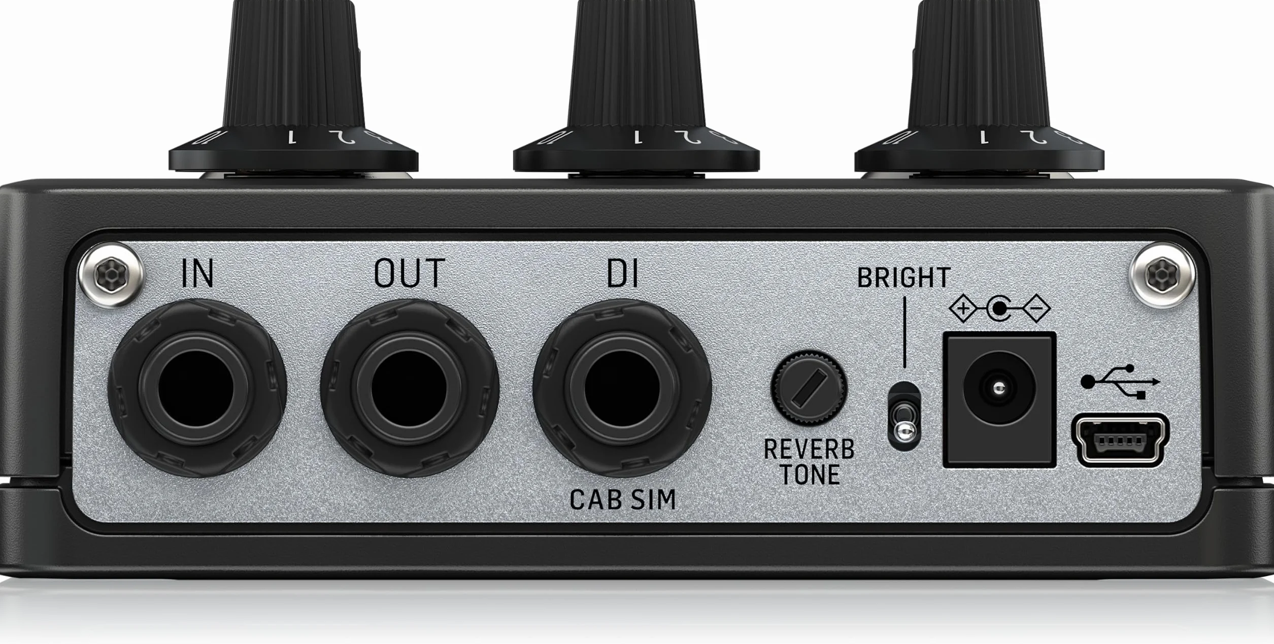 TC Electronic COMBO DELUXE 65' PREAMP Pedal de guitarra | Preamp de doble canal con controles de canal independientes, reverberación por resorte incorporada y salidas dedicadas para DI y auriculares.