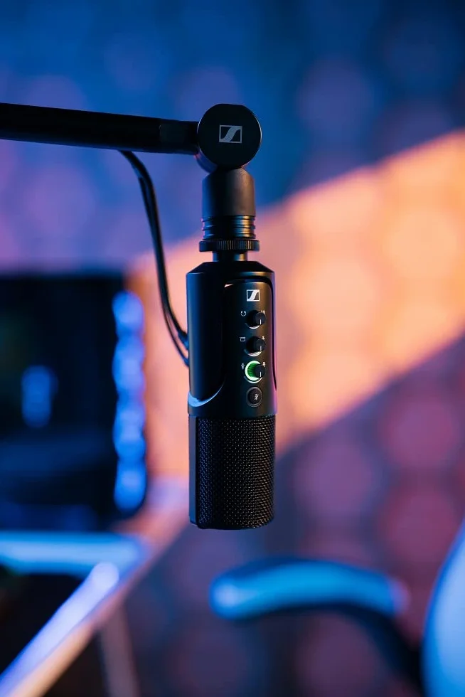 Sennheiser Profile Streaming Set con micrófono USB, Boom Arm y Bolsa - Diseño Plug & Play, Perfecto para grabar podcasts y streaming, Cápsula de condensador cardioide, Cable USB-C 3m - Negro (700100)