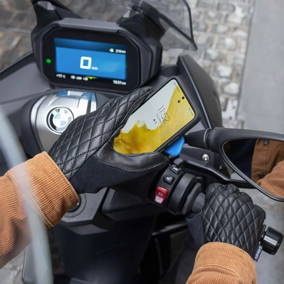 QUAD LOCK Soporte de Teléfono para Moto con Amortiguador de Vibraciones Funda mag iPhone 14