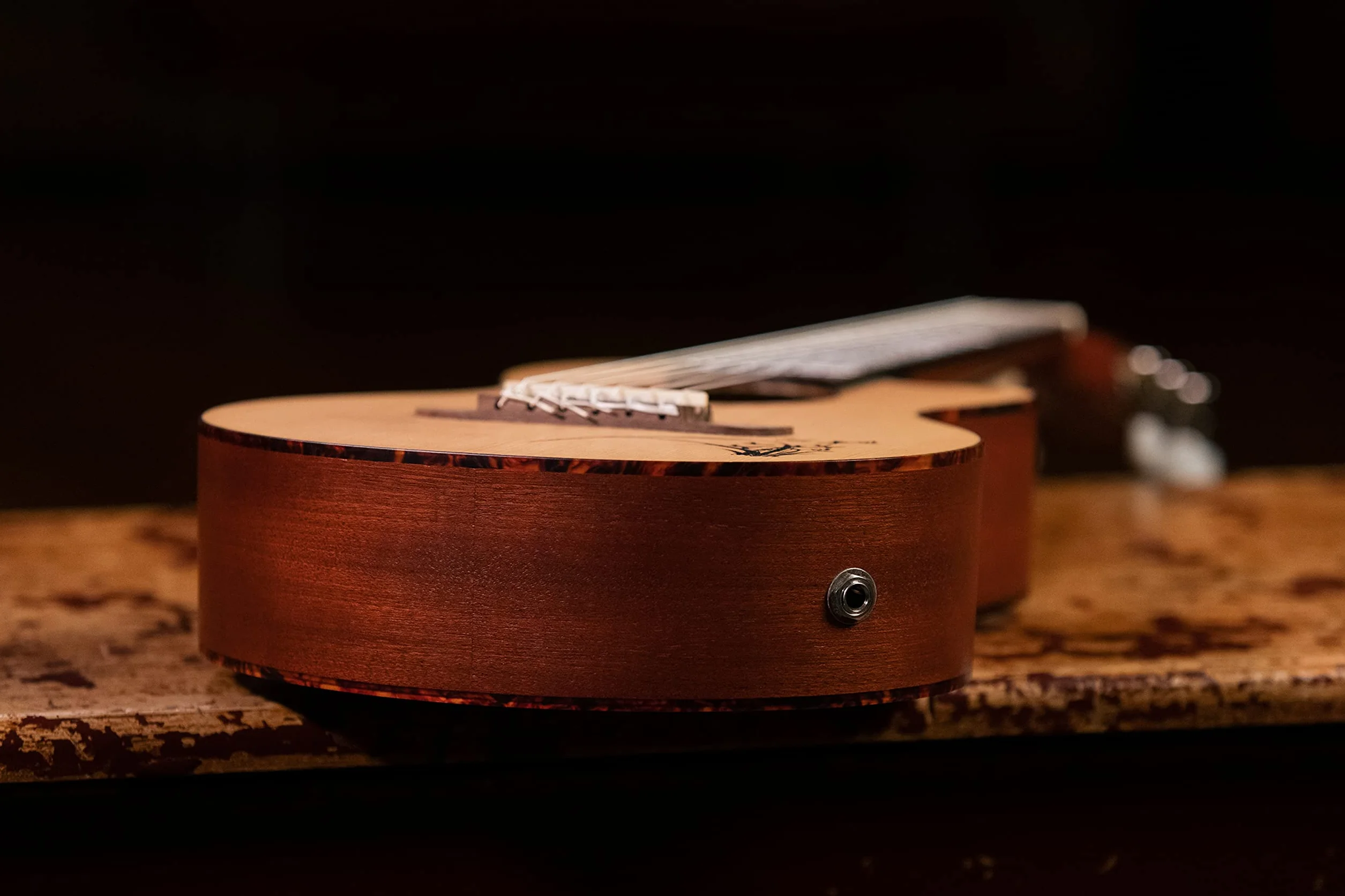 Ortega Guitars Travel Guitar electroacústica - Mini/Travel Series - Guitarlele 6 cuerdas - tapa de abeto grabado a laser (RGL5CE)
