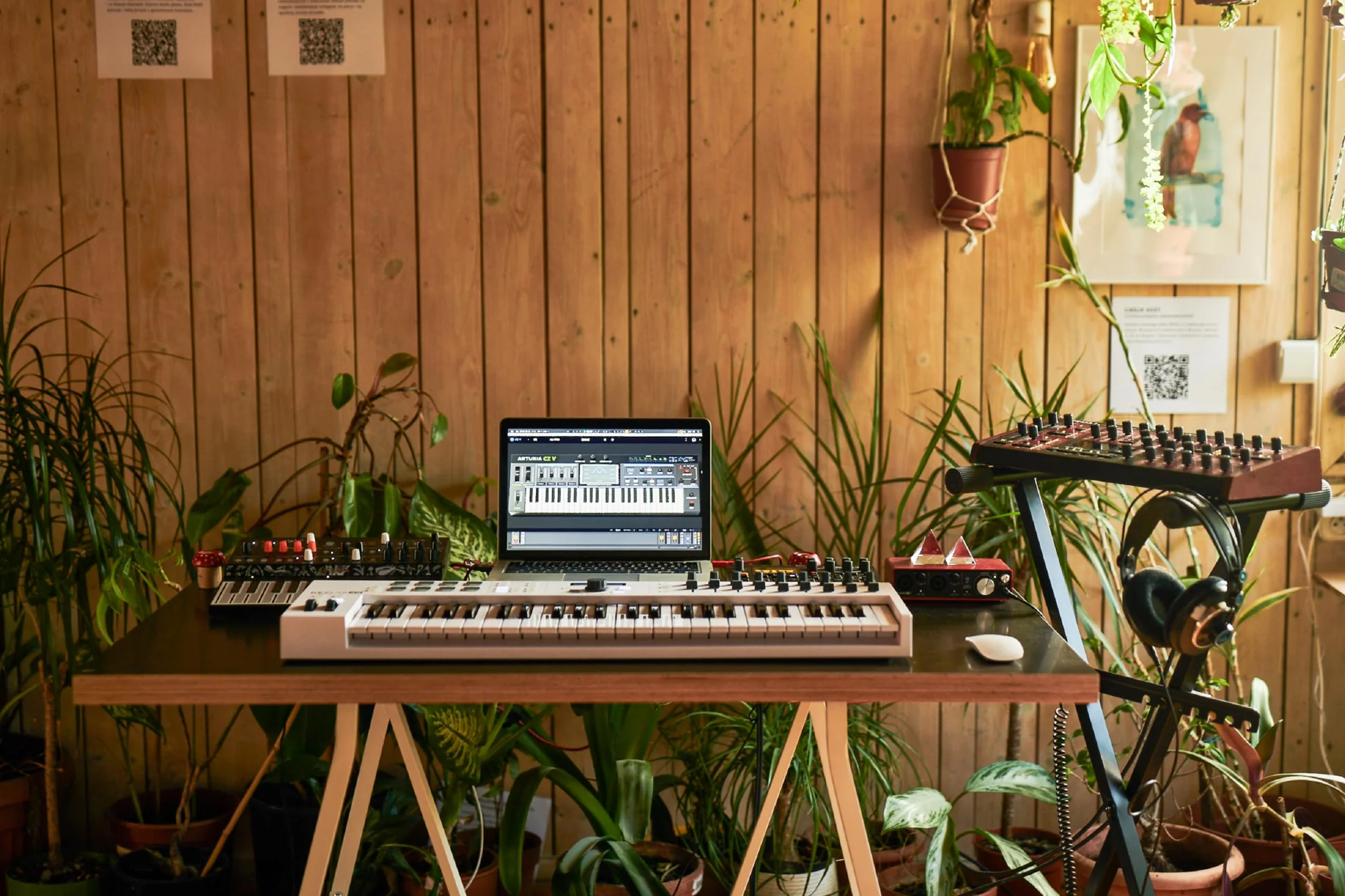 Arturia - KeyLab Essential 49 mk3 - Controlador MIDI de Teclado para Producción Musical - 49 Teclas, 9 Codificadores, 9 Faders, 1 Rueda de Modulación, 1 Rueda Pitch Bend, 8 Pads - Blanco