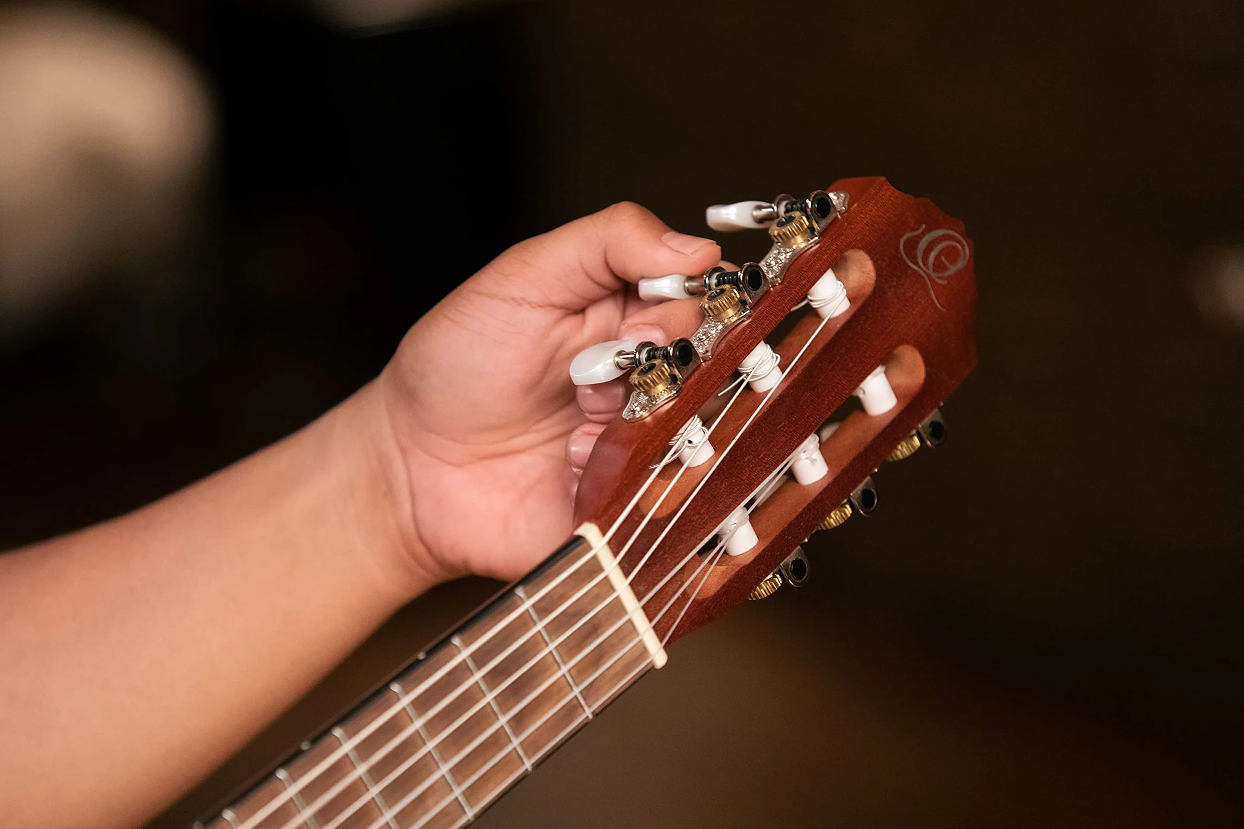 Ortega Guitars Travel Guitar electroacústica - Mini/Travel Series - Guitarlele 6 cuerdas - tapa de abeto grabado a laser (RGL5CE)