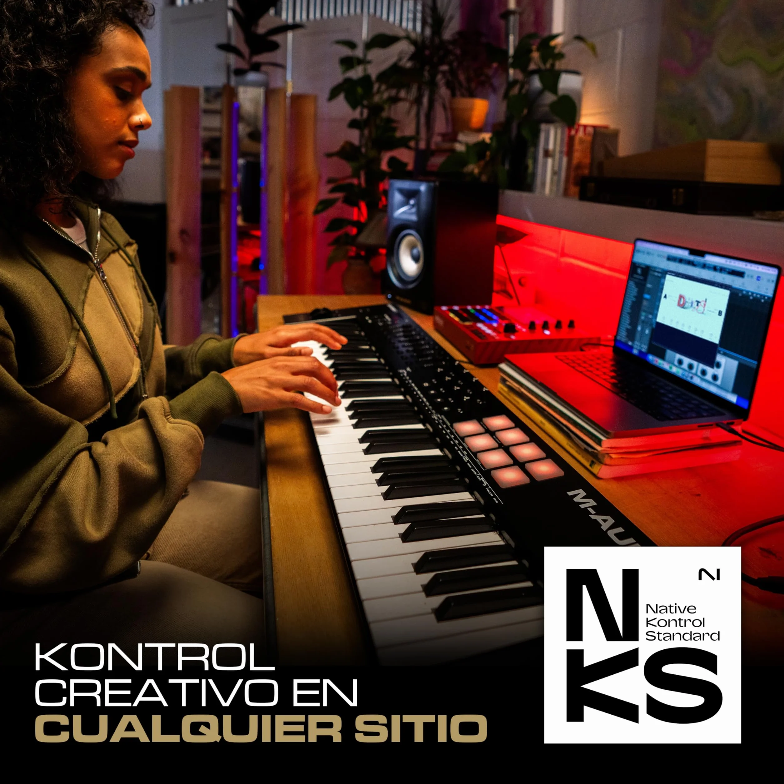 M-AUDIO Oxygen 61 (MKV) teclado controlador MIDI USB con 61 teclas, beat pads, Smart Chord, modos de escala, arpegiador y pack de sonidos de Native Instruments (integración de NKS)