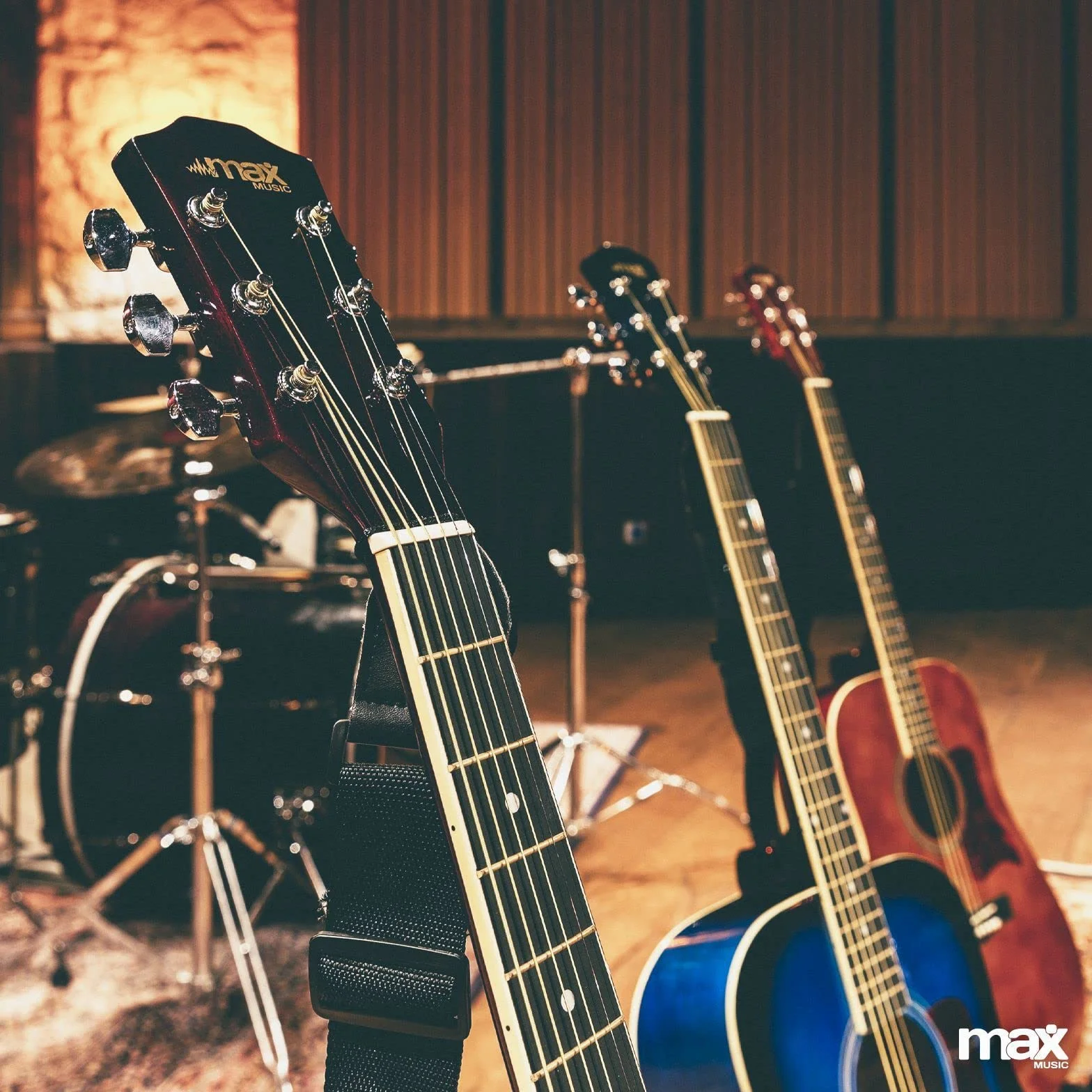 MAX SoloJam Guitarra Acústica Madera Oscura – Pack de Iniciación con Funda, Afinador, Correa, Púas y Cuerdas de Repuesto. Kit Completo para Aprender, Practicar o Regalar a Músicos Principiantes