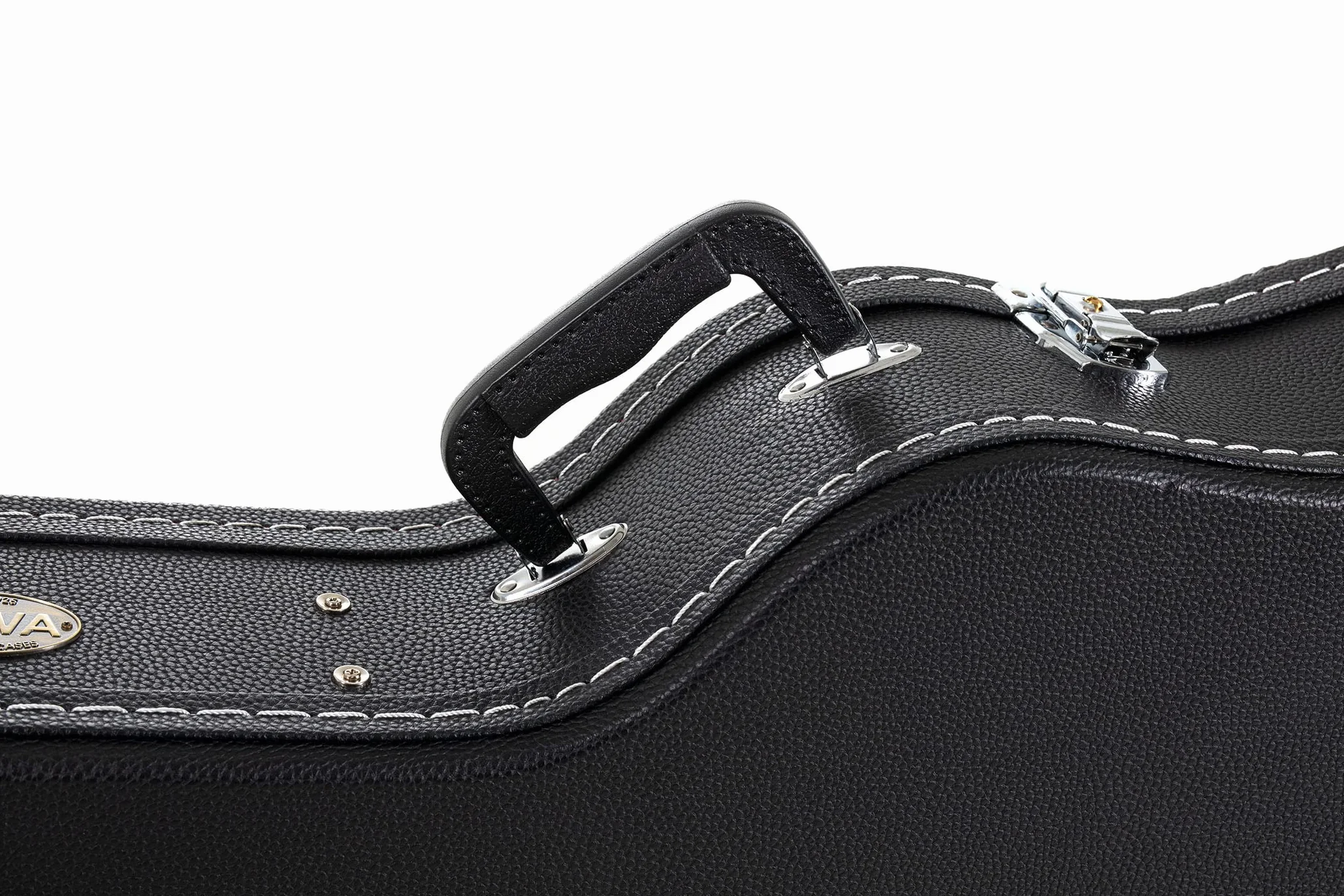 Estuche de guitarra GEWA modelo SG Flat Top Economy - Núcleo de madera - tapa plana - revestimiento de cuero sintético negro mate - cerraduras cromadas - compartimento para accesorios
