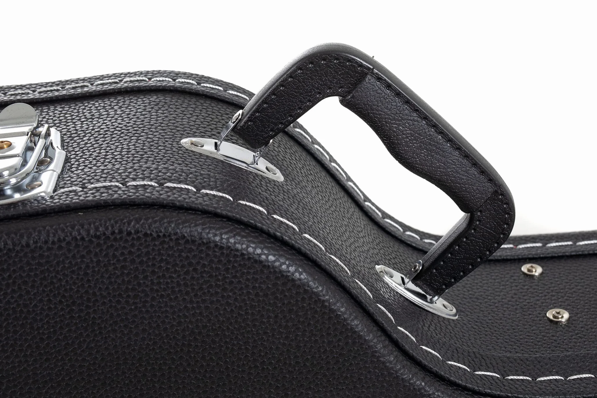 Estuche de guitarra GEWA modelo SG Flat Top Economy - Núcleo de madera - tapa plana - revestimiento de cuero sintético negro mate - cerraduras cromadas - compartimento para accesorios