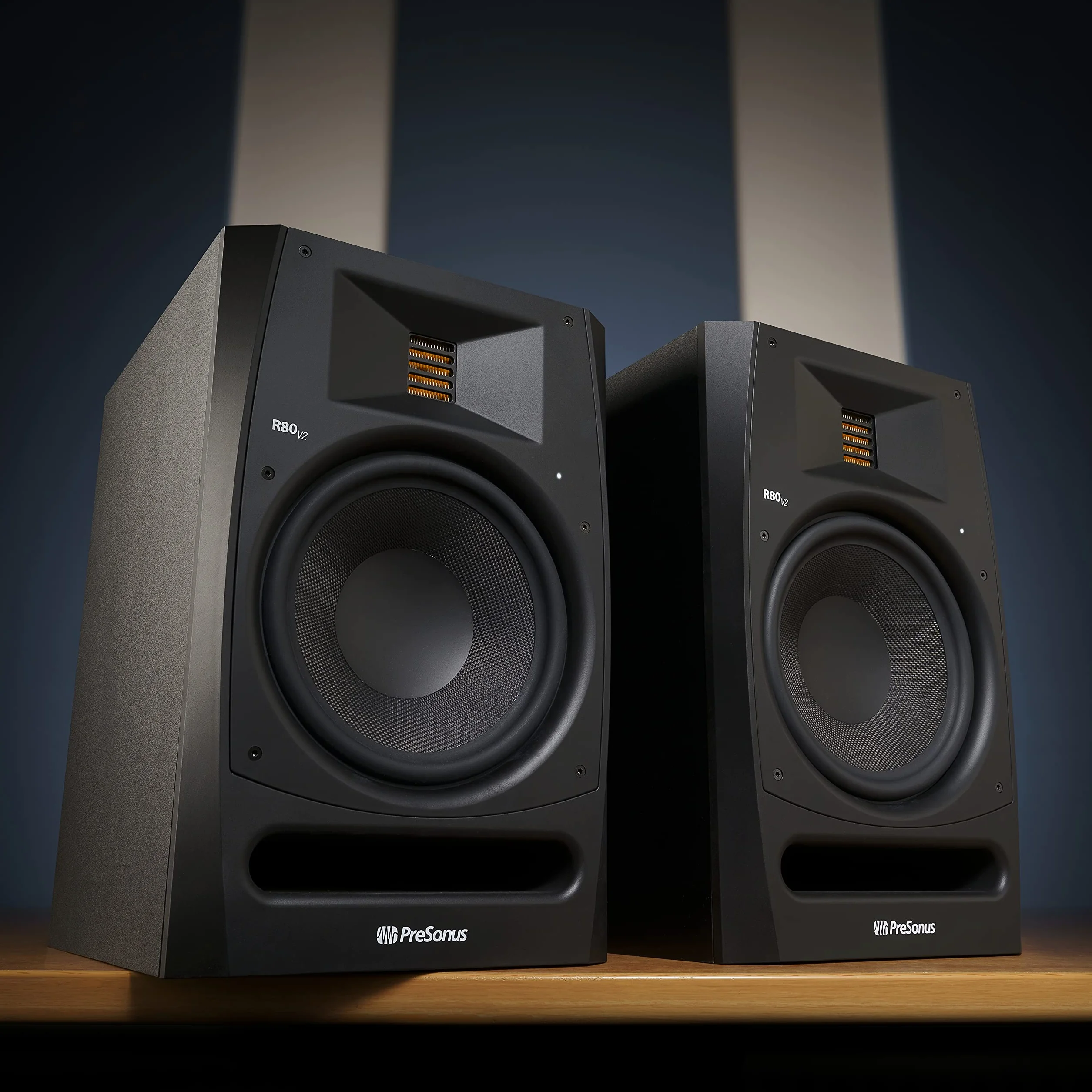 PreSonus R80 V2, Monitor de Estudio Polivalente, Claro y Preciso con Controles de Optimización Acústica y Tweeter AMT para una Escena Sonora Extendida y una Respuesta Transitoria Excepcional