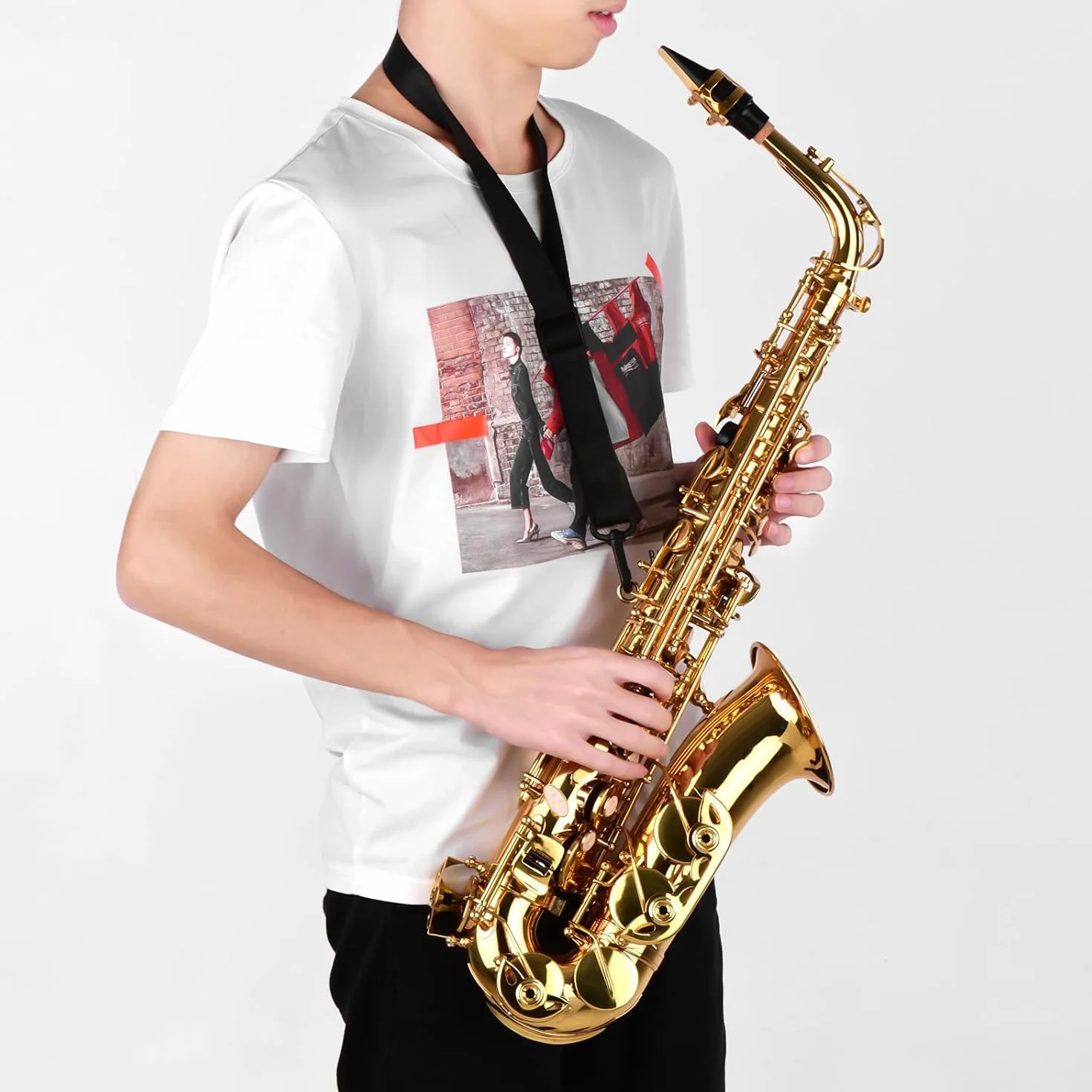 Saxofón tenor, cuerpo de latón, lacado dorado, instrumento de viento de madera con estuche de transporte, guantes, paño de limpieza, cepillo y correas para el cuello
