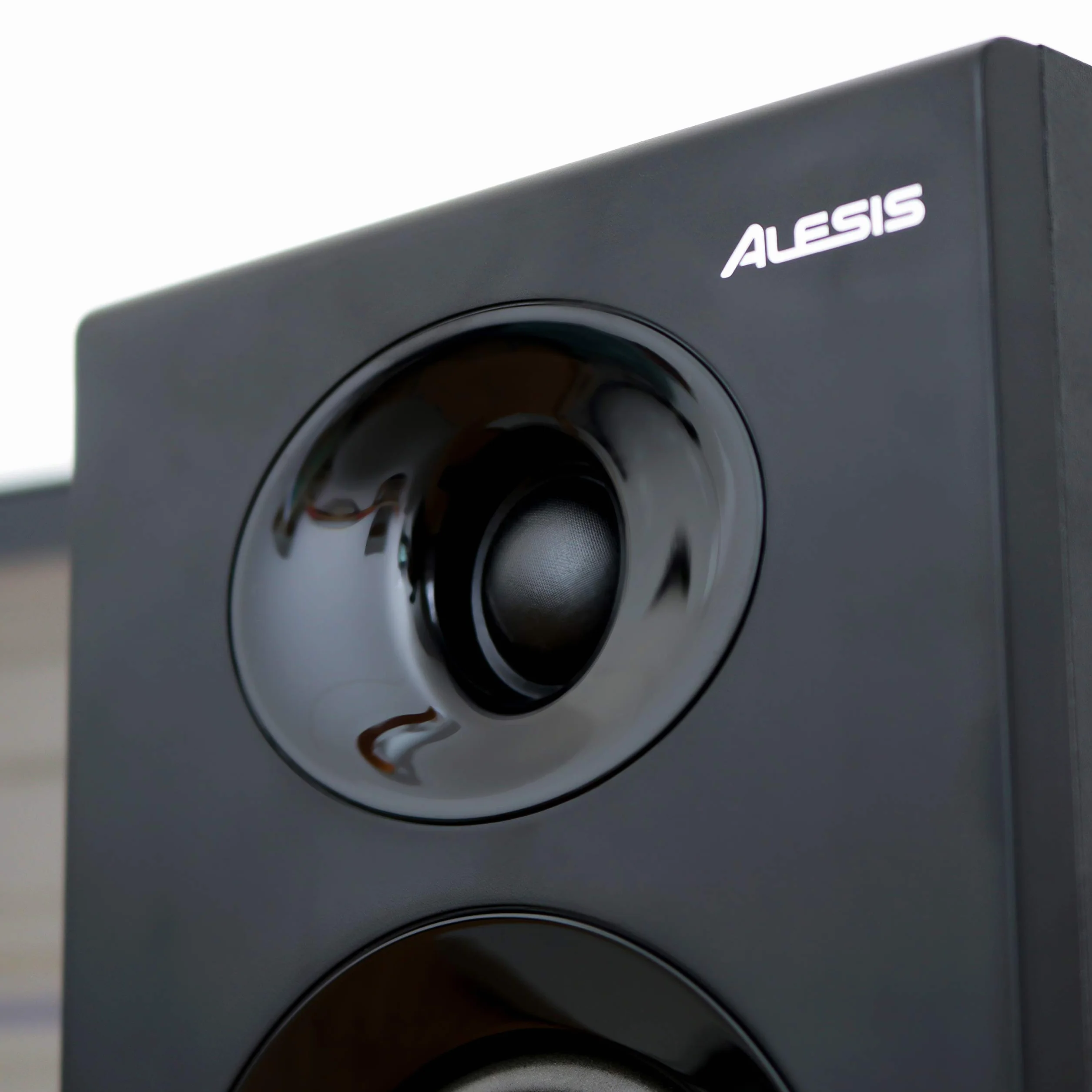 Alesis Elevate 3 MKII - Pareja de Altavoces de Escritorio y monitores de Estudio amplificados, para producción Musical, PC/Mac, Multimedia, Juegos, 60W