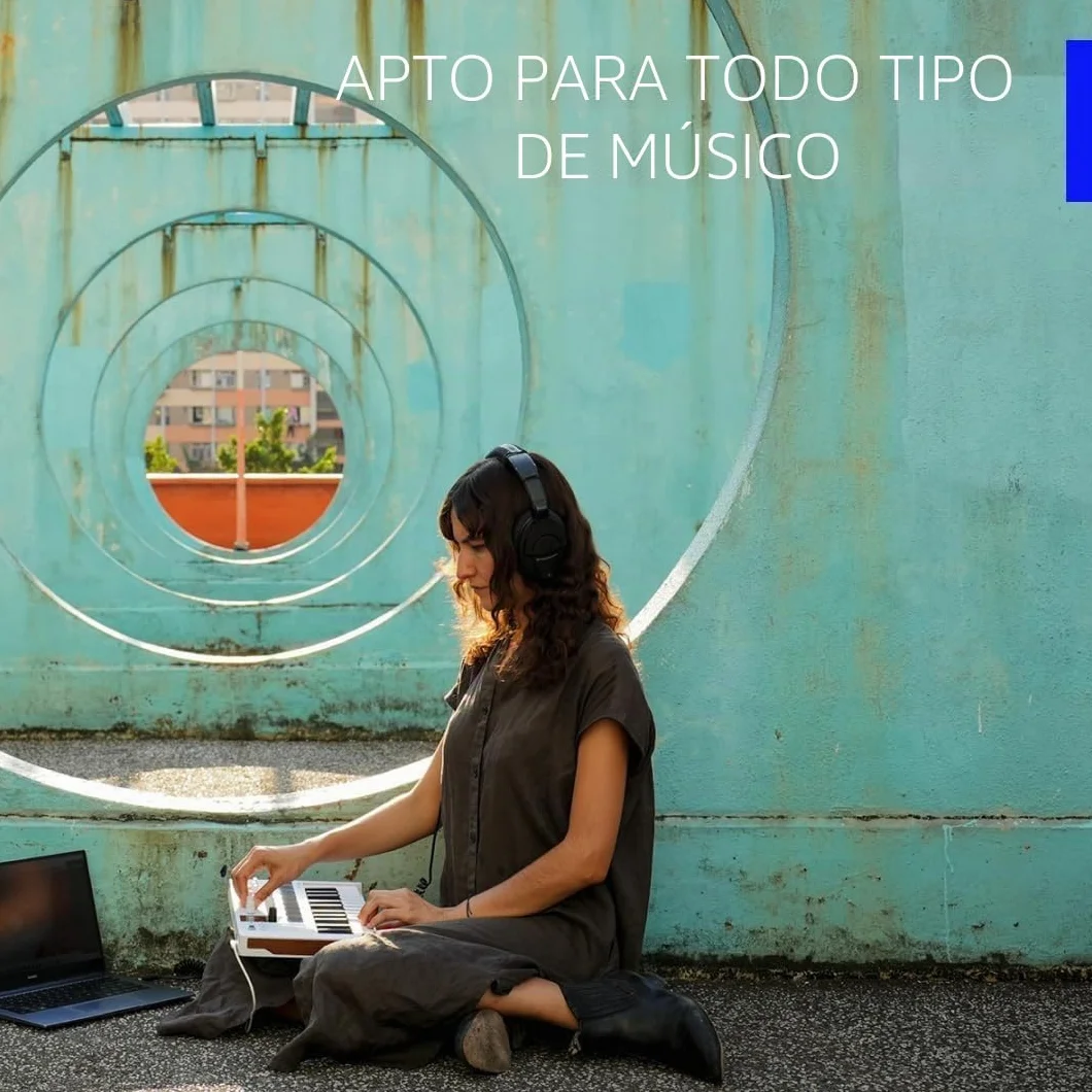 Arturia - MiniLab 3 - Controlador MIDI Universal para Producción Musical, con Paquete de Software Todo en Uno - 25 Teclas, 8 Almohadillas, white