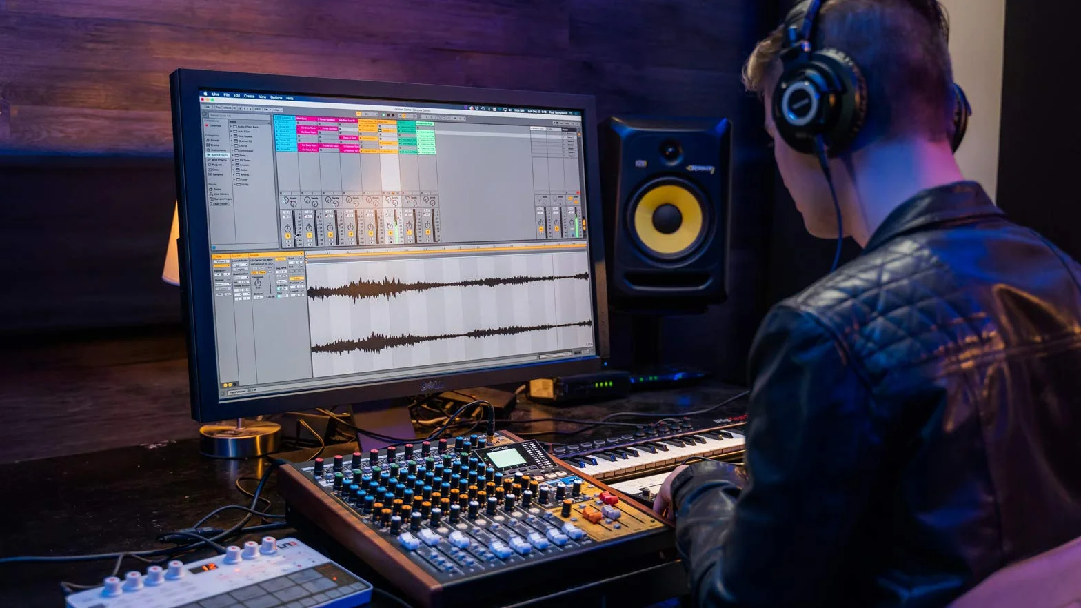 Tascam Model 12 - Mesa de mezclas analógicas