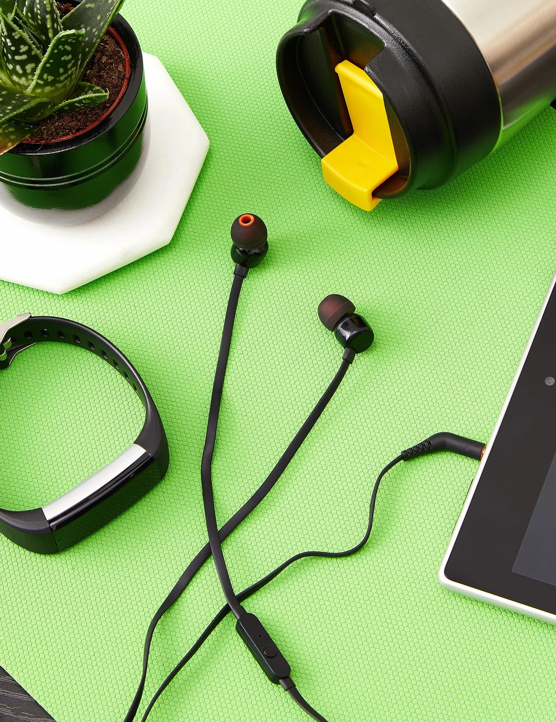 JBL T110 - Auriculares intraurales universales con mando a distancia y micrófono, color negro