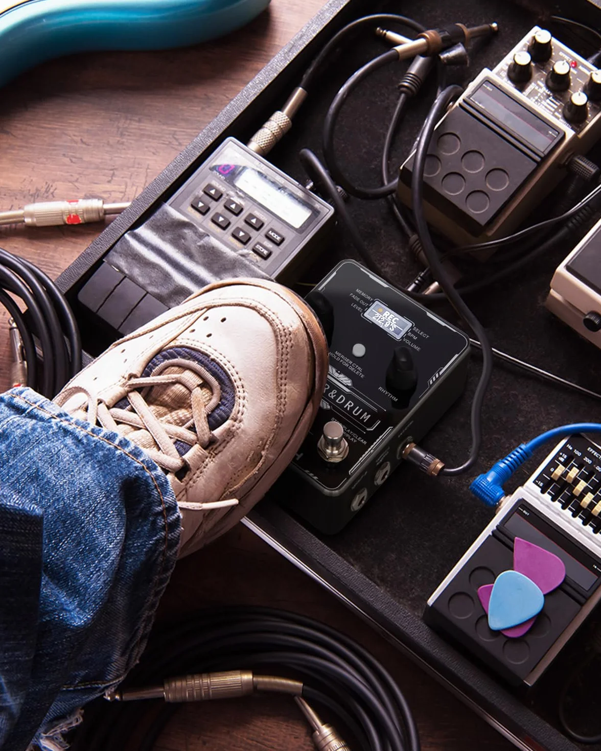 STRICH Pedal de guitarra estéreo Looper con máquina de tambor integrada, 100 patrones de batería, 160 minutos de grabación, USB para audio, soporte