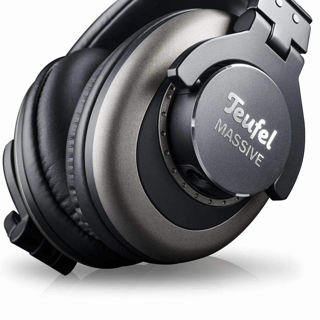 Teufel Massive Auriculares Over-Ear de Alta fidelidad para los Amantes del bajo, DJs y músicos con Cable - Negro