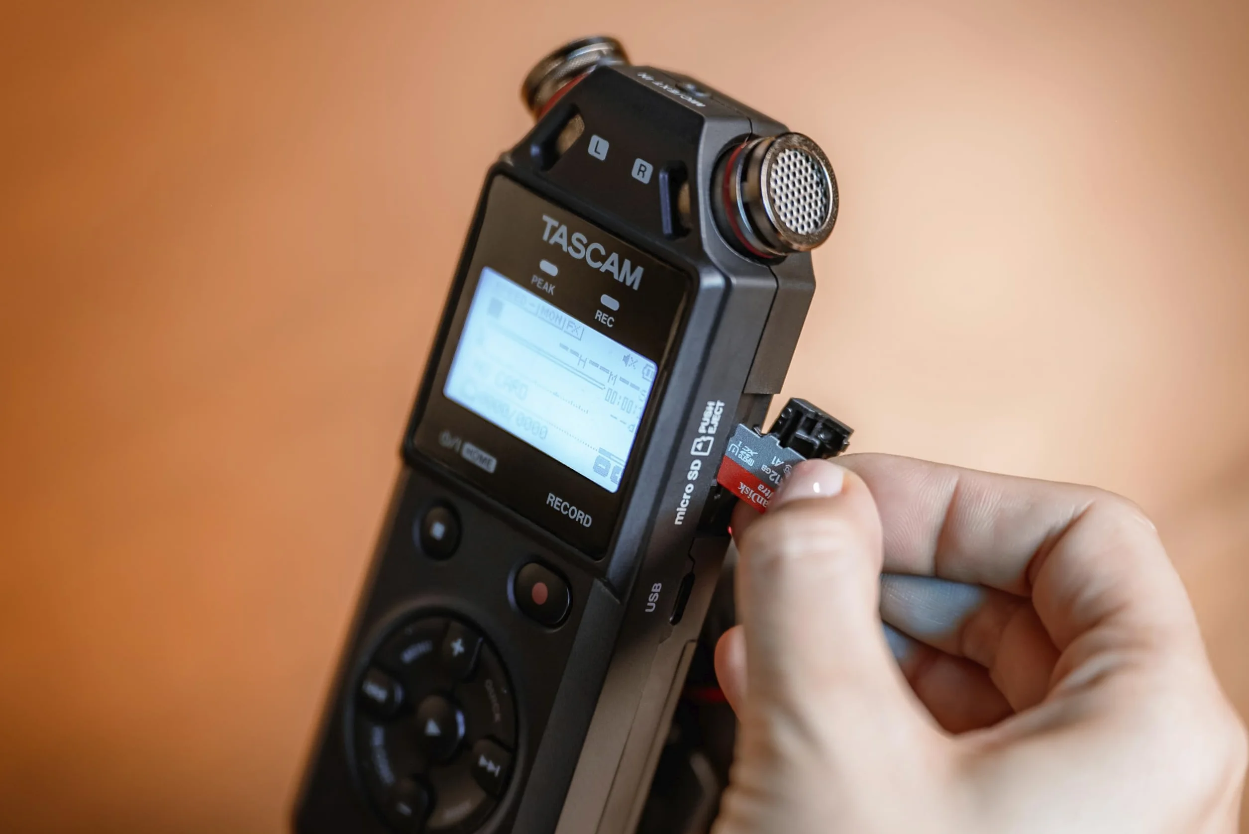Tascam DR-05XP - Grabadora portátil de Mano Flotante de 2 Canales de 32 bits con Interfaz de Audio USB-C