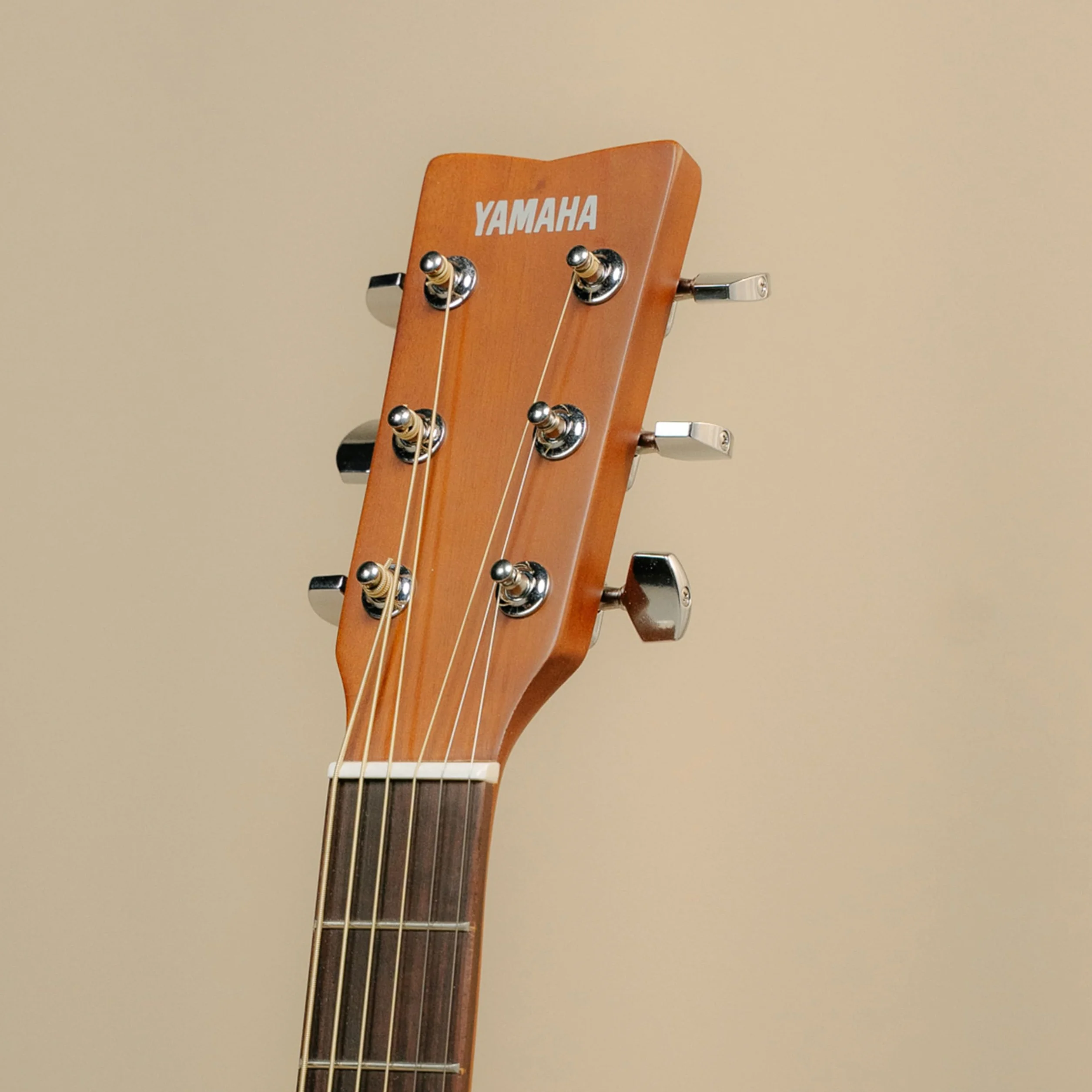 YAMAHA F400 Guitarra Acústica – Cuerpo tipo Dreadnought, Escala 25", Acabado satinado, ideal para Principiantes, Sonido Rico y Equilibrado, Diseño Elegante – Acabado Natural Satin