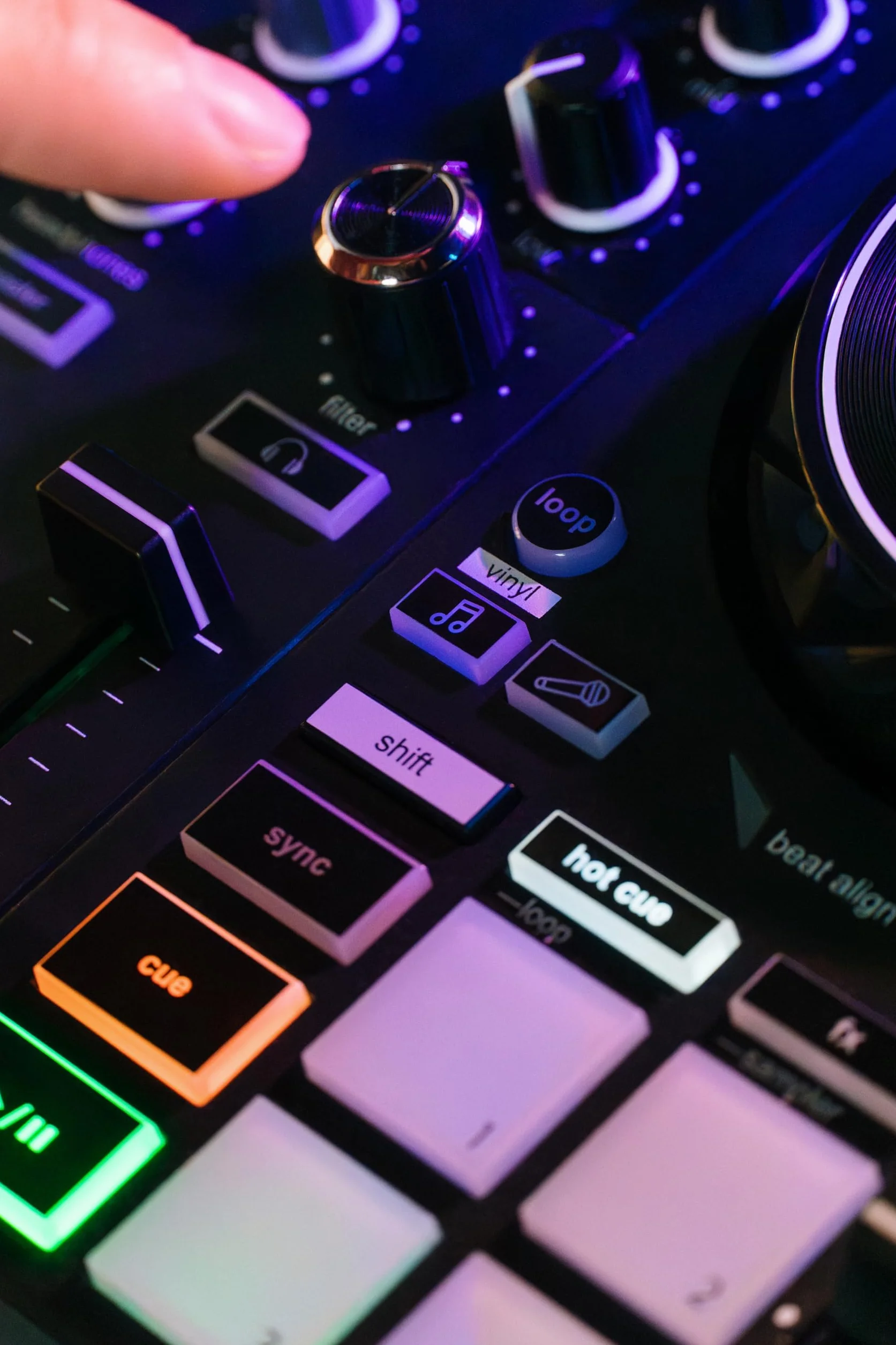 Hercules DJControl Inpulse 200 MK3 – Controladora de DJ ideal para empezar a pinchar – Software y tutoriales incluidos – Streaming de Spotify y Apple Music con Serato DJ Lite