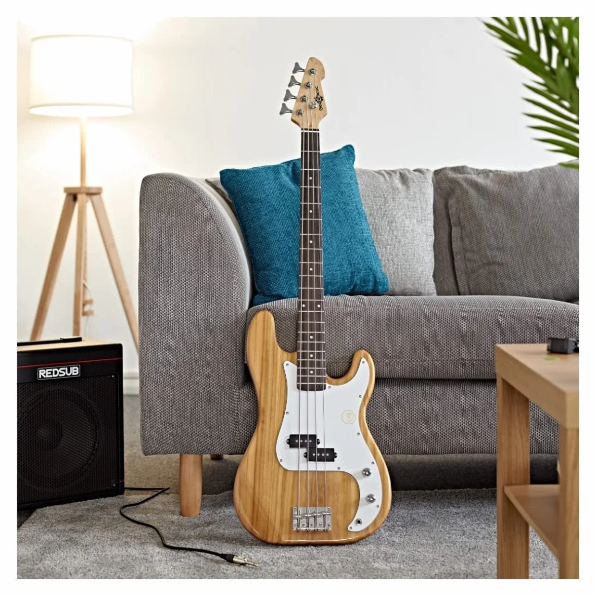 Gear4music Guitarra de bajo Full Size con funda de transporte Correa de cable LA Natural