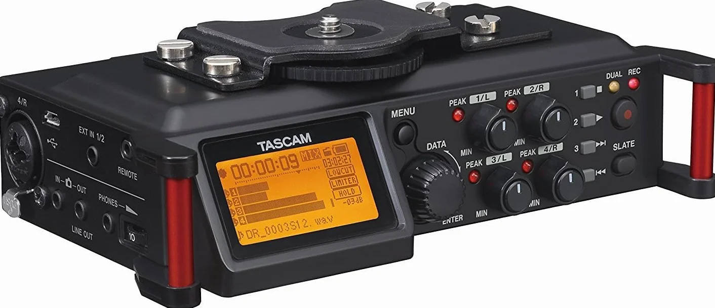 TASCAM Grabadora de audio portátil de 4 canales para videógrafos, 4 entradas combinadas XLR/TRS, 2 micrófonos internos, limitador, filtro HP (DR-70D)