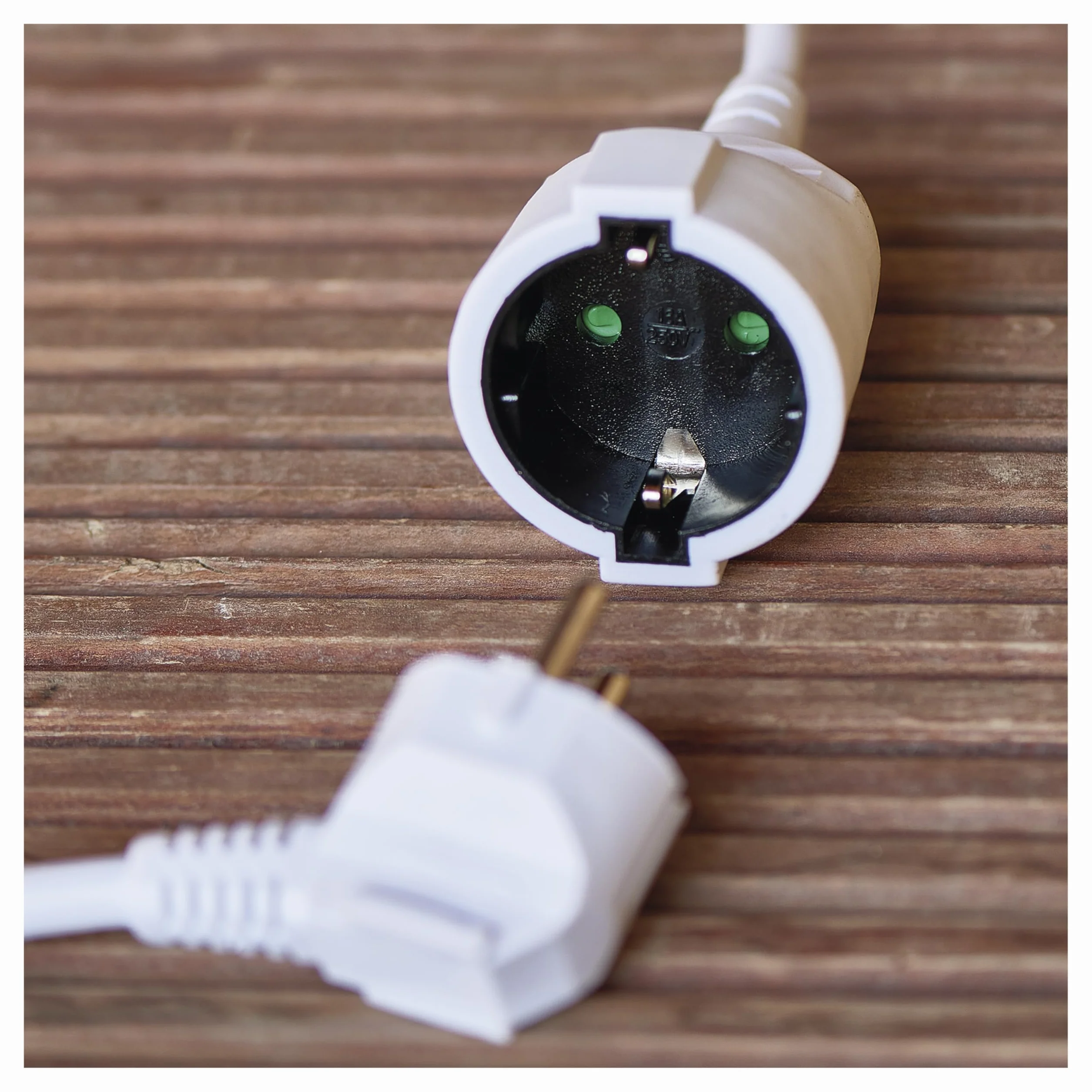 EMOS Cable alargador IP20 7 m 1 enchufe Schuko 250 V 16 A 3680 W H05VV-F3G 1,5 mm2 Blanco