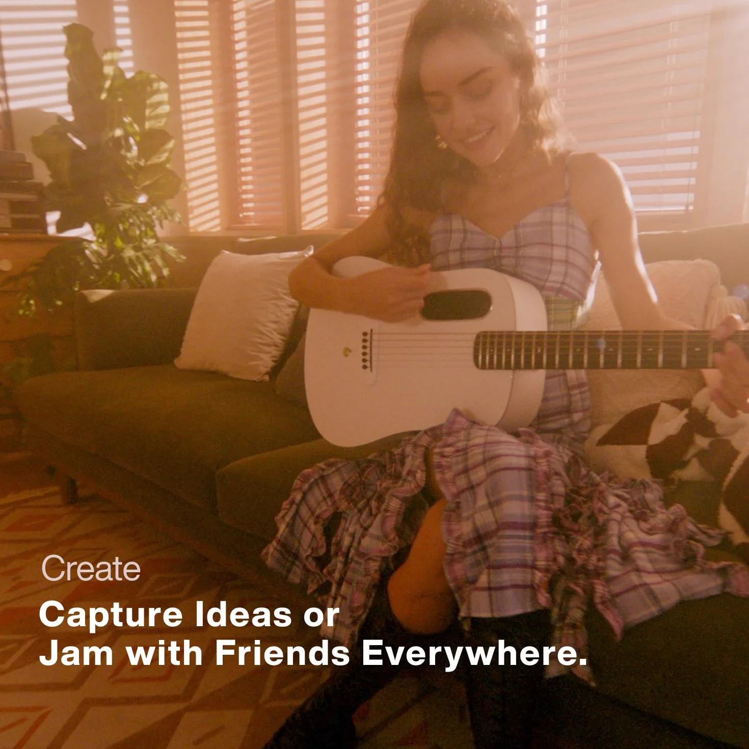 LAVA ME Play Guitarras acústicas eléctricas con bolsa ideal para conciertos, guitarra inteligente de fibra de carbono (36 pulgadas, melocotón claro y blanco escarchado)